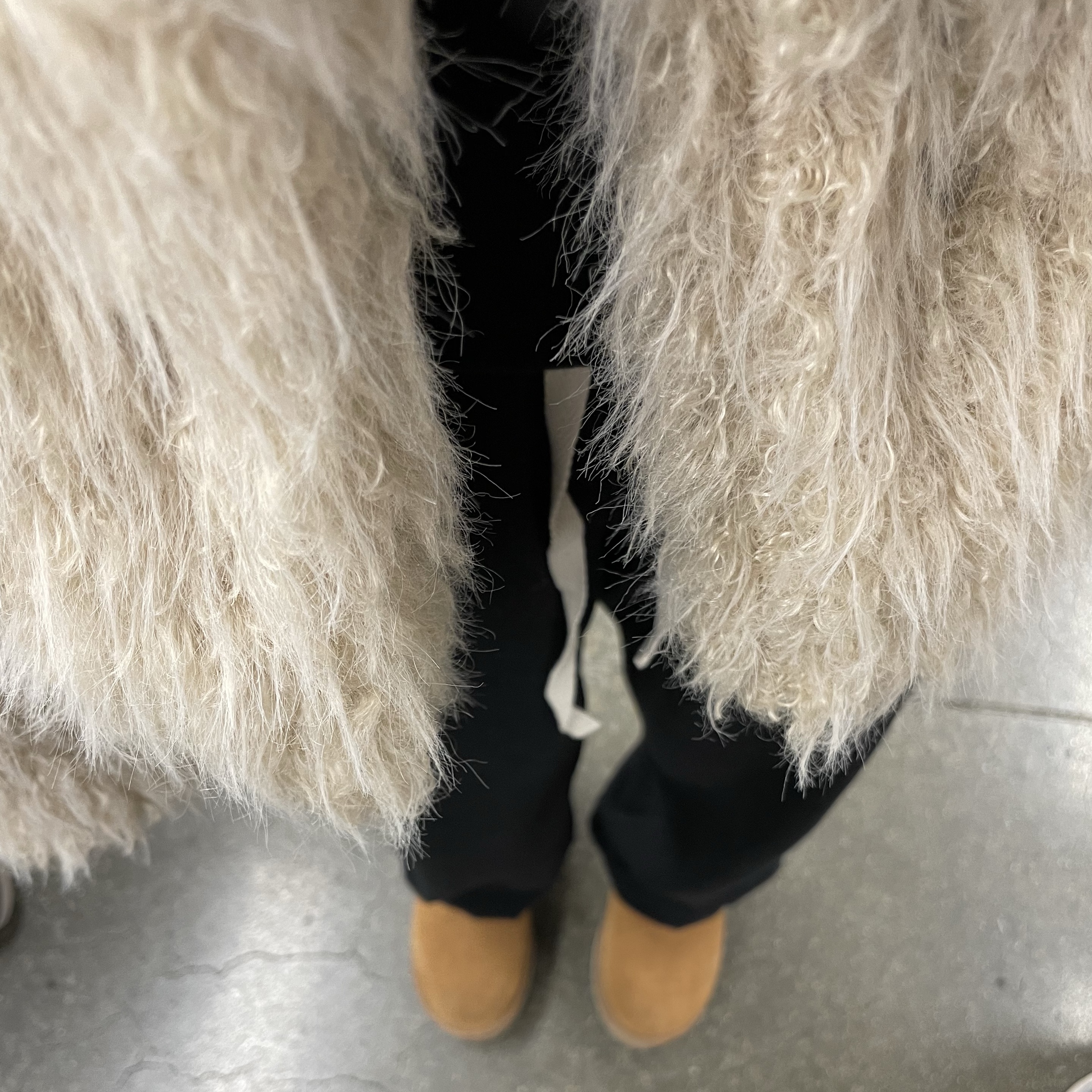 (W) UGG Classic Ultra Mini Platform Boots Chestnut 착용 스타일 - 3