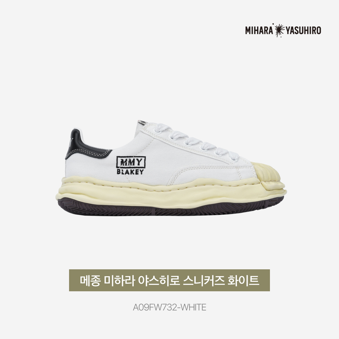 Maison Mihara Yasuhiro Blakey VL OG Sole Canvas Low-top Sneakers White 착용 스타일 - 3