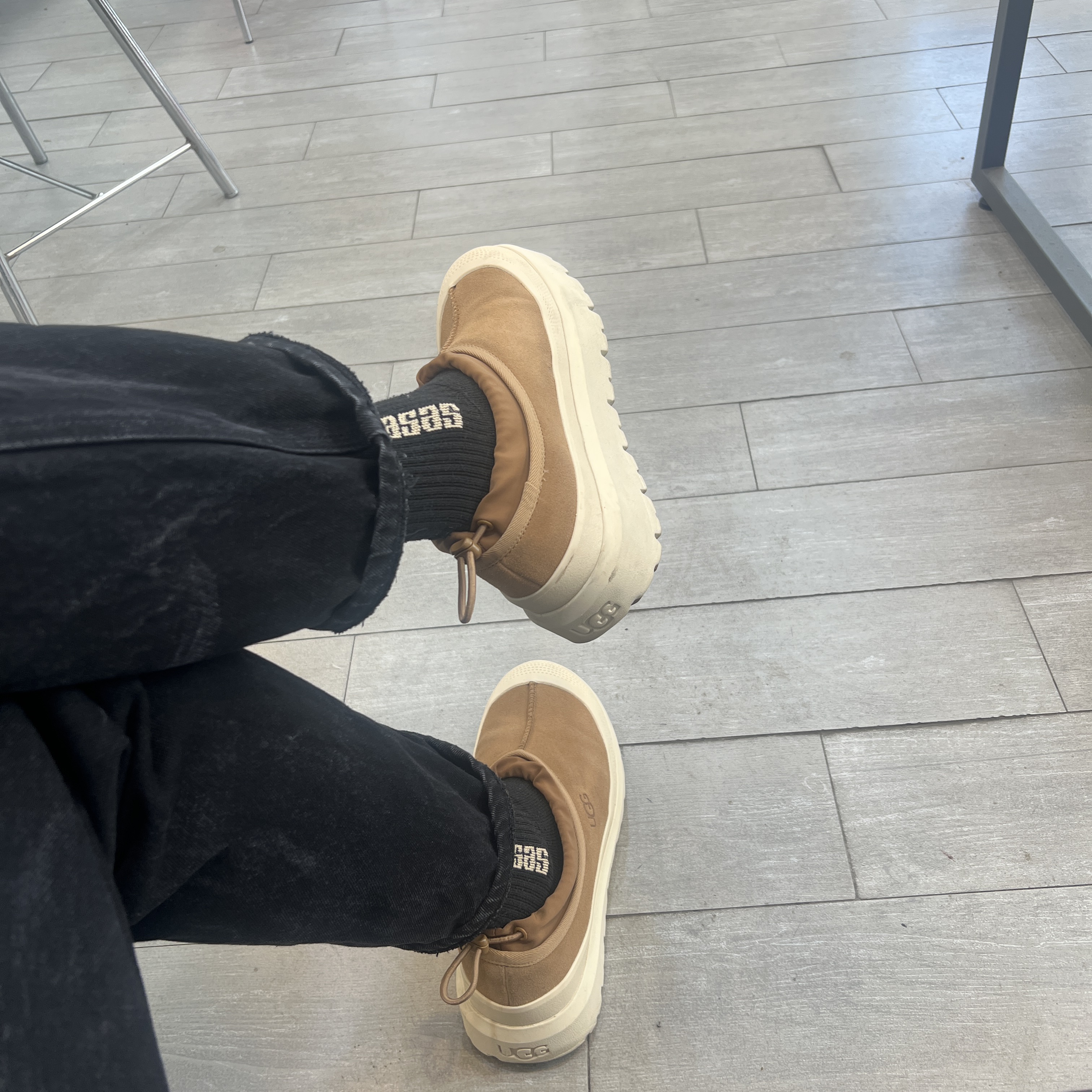 UGG Tasman Weather Hybrid Chestnut Whitecap 착용 스타일