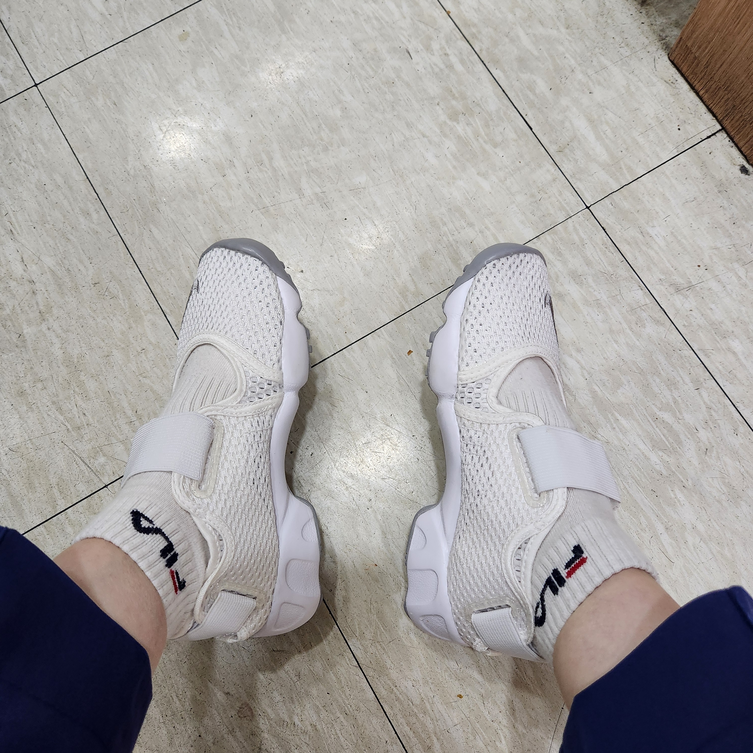 (GS/PS) Nike Air Rift White Wolf Grey 착용 스타일