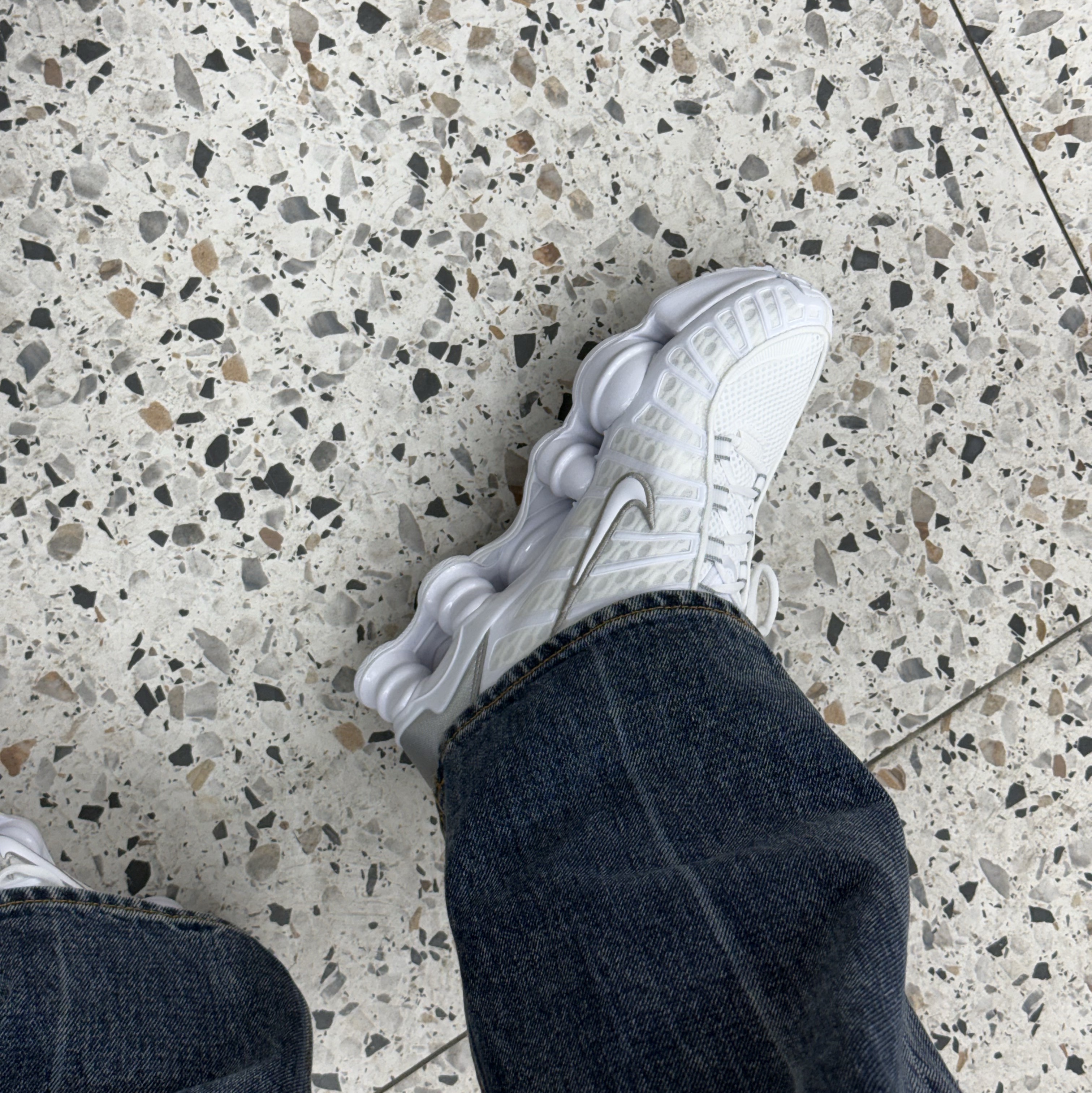 (W) Nike Shox TL White and Max Orange 착용 스타일