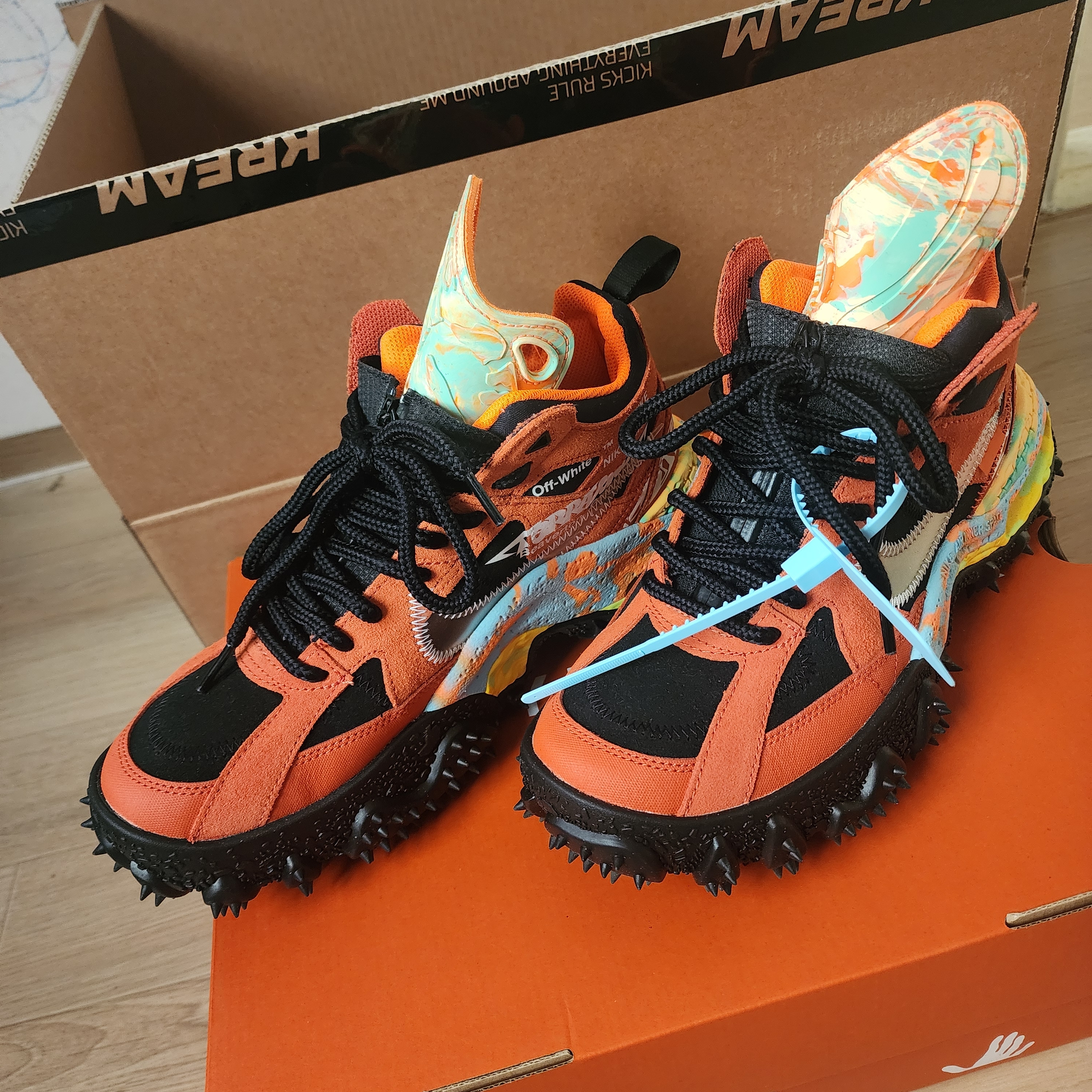 Nike x Off-White Terra Forma Mantra Orange 착용 스타일 - 1