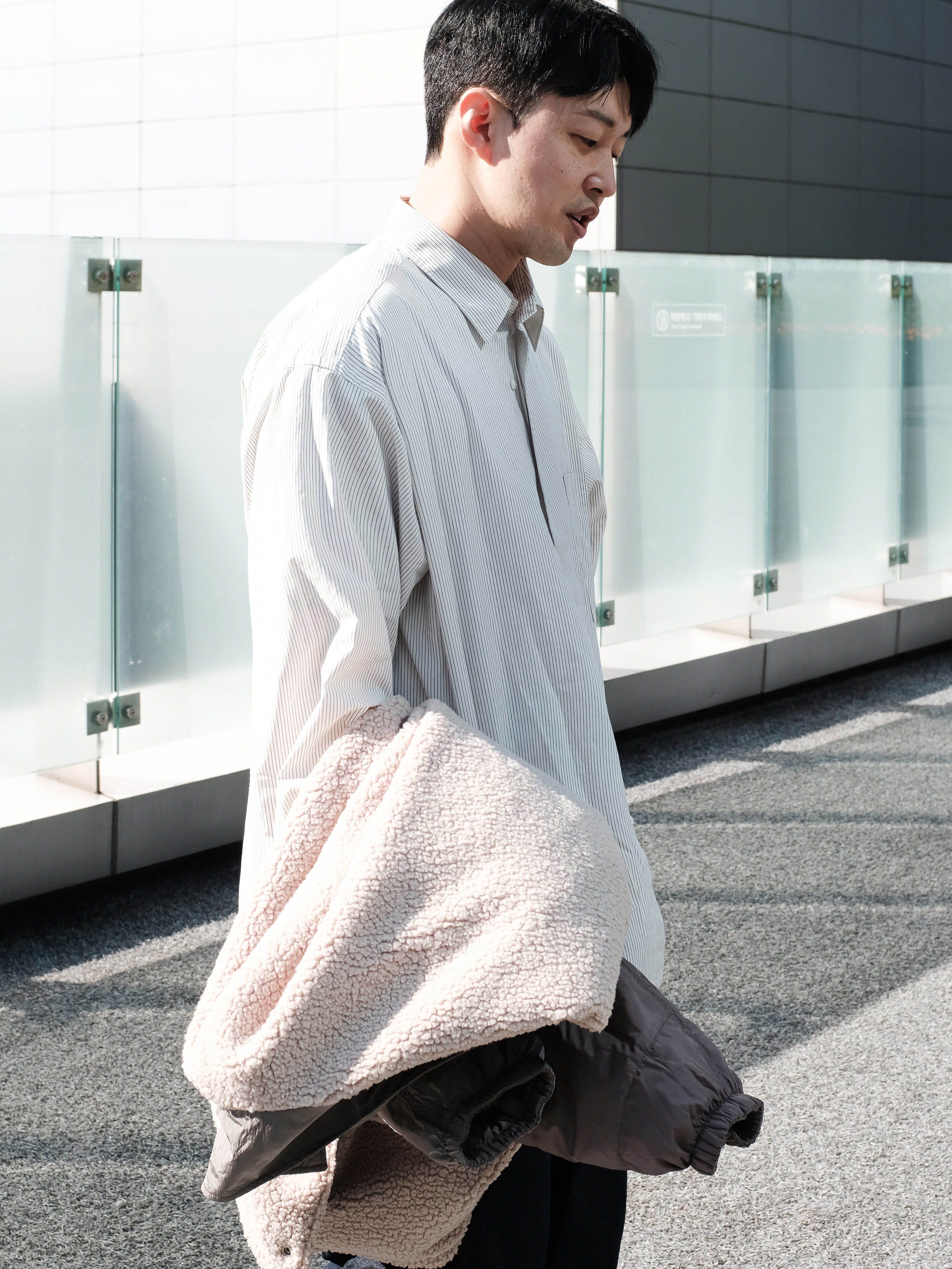 Nanamica Reversible Wind Jacket Beige, Clarks Wallabee Gtx Suede Black 착용 스타일 - 4