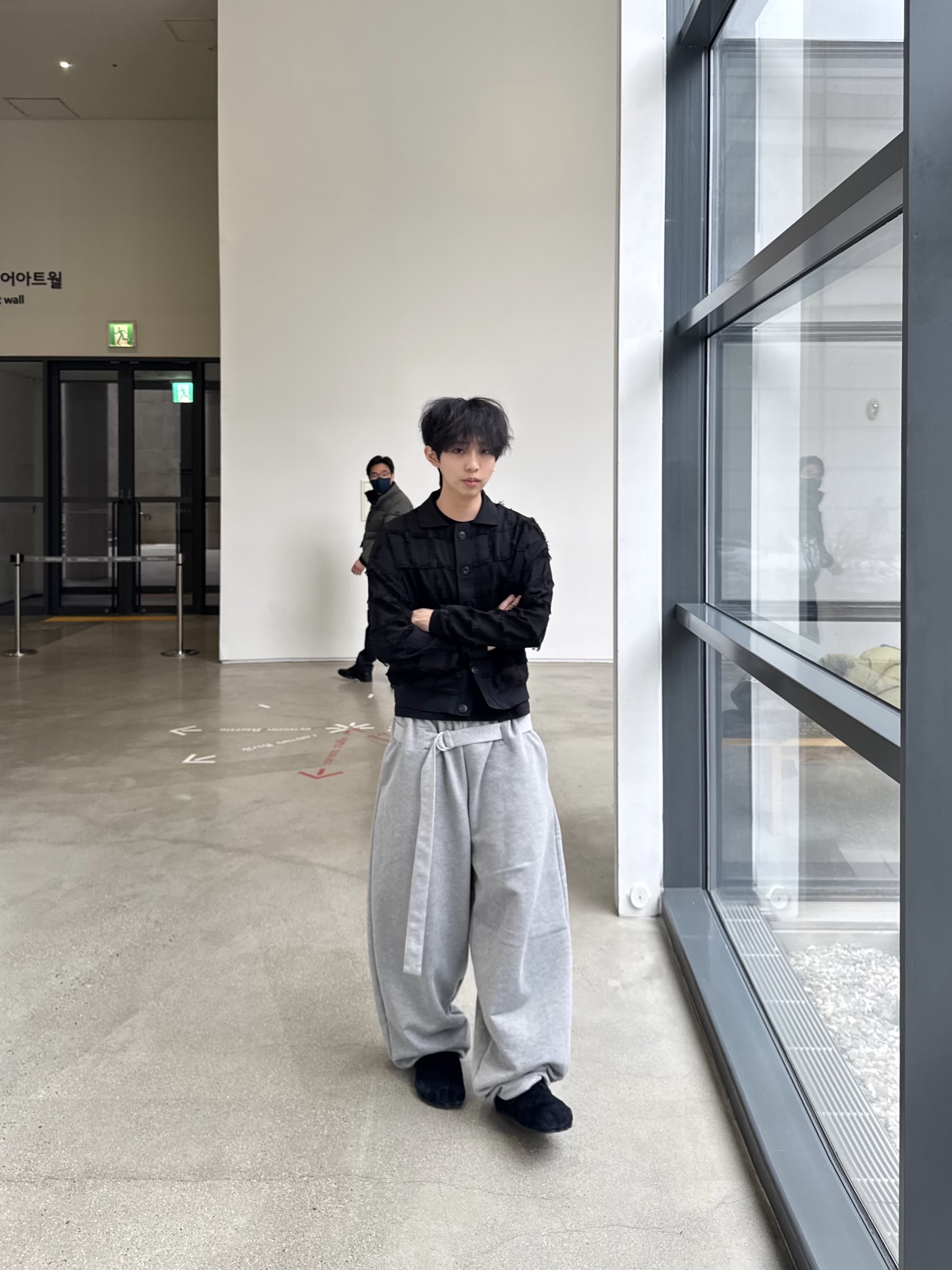 MJD x Koin Seoul Belted Heavy Sweat Baggy Pants Black, Balenciaga Sunday Mule Black 착용 스타일 - 5