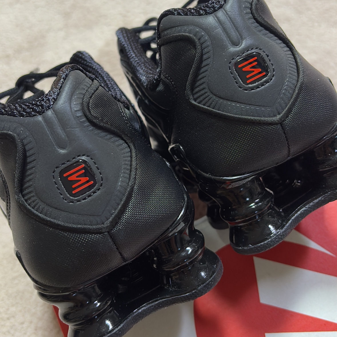 (W) Nike Shox TL Black and Max Orange 착용 스타일 - 2