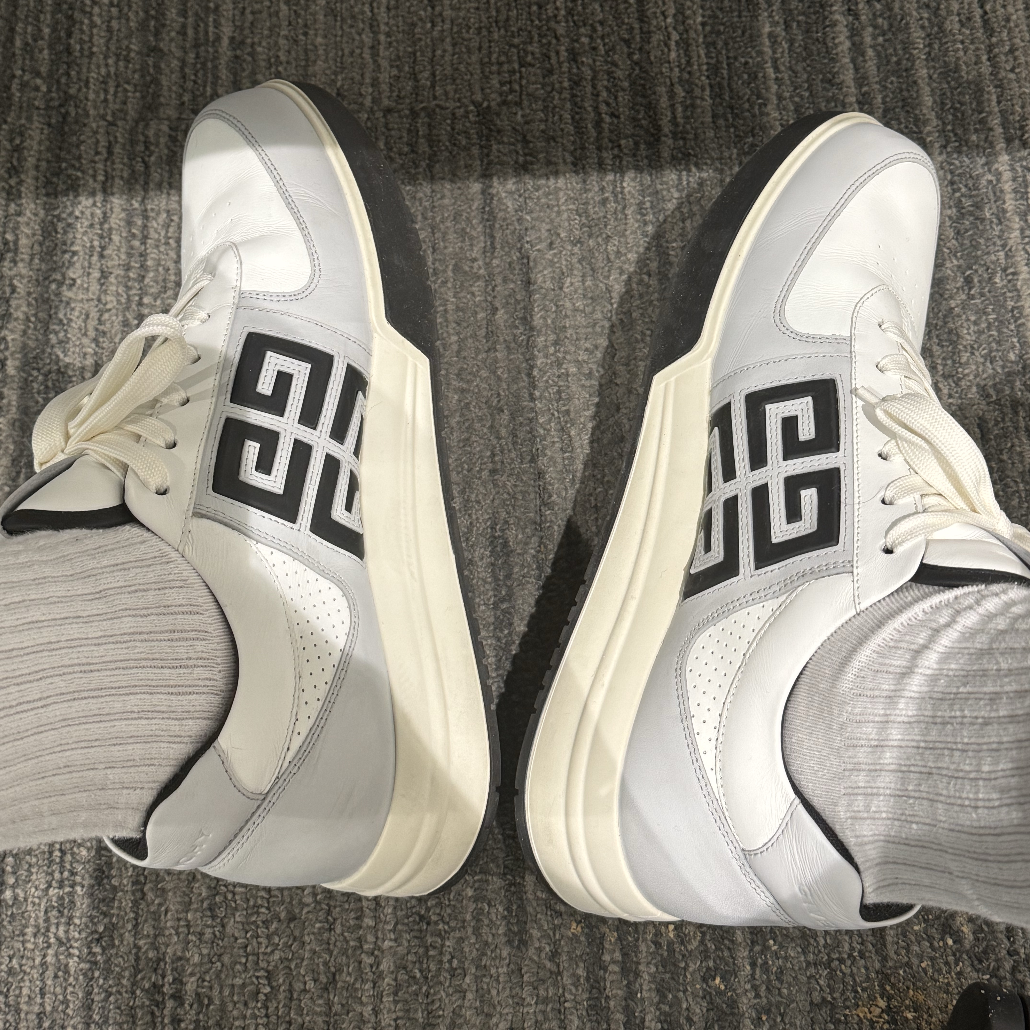 Givenchy G4 Sneakers in Leather Black White 착용 스타일
