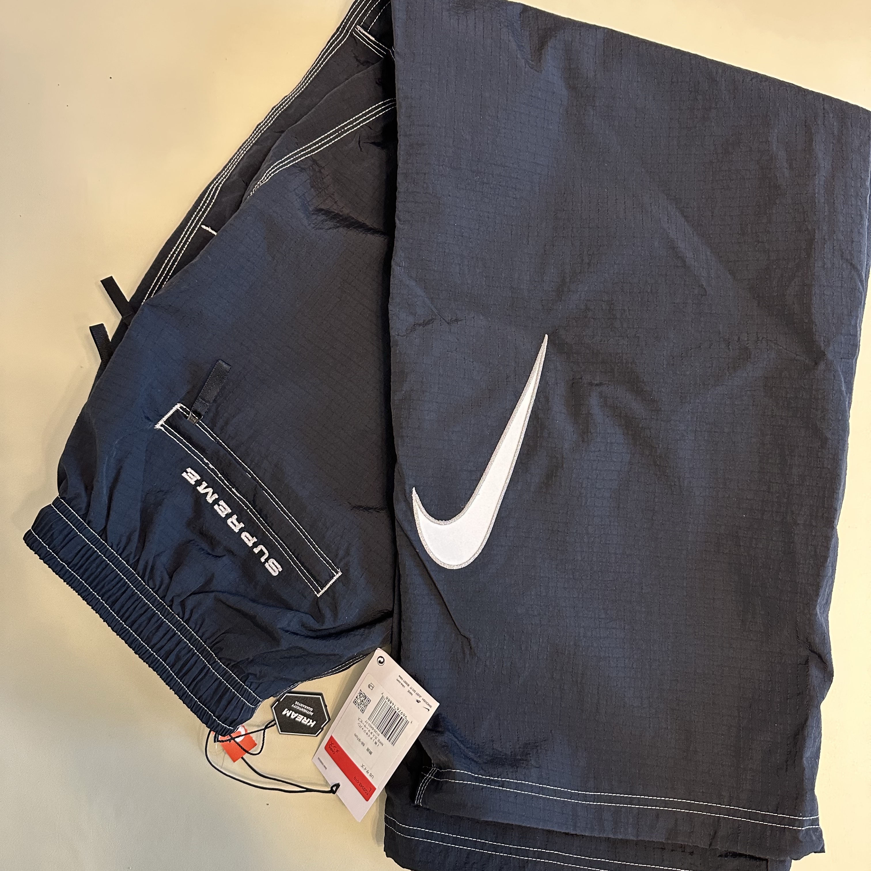 Supreme x Nike Ripstop Track Pants Black - 24SS, Supreme x Nike Ripstop Pullover Black - 24SS 착용 스타일 - 2