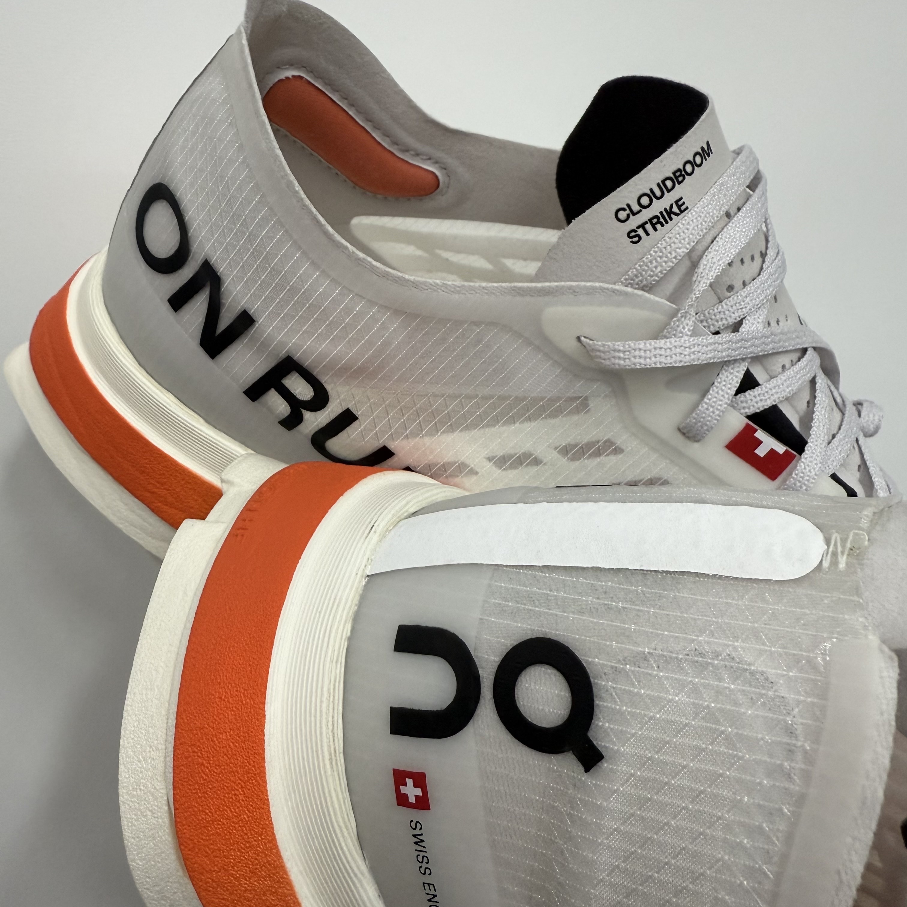 On Running Cloudboom Strike White Black 착용 스타일