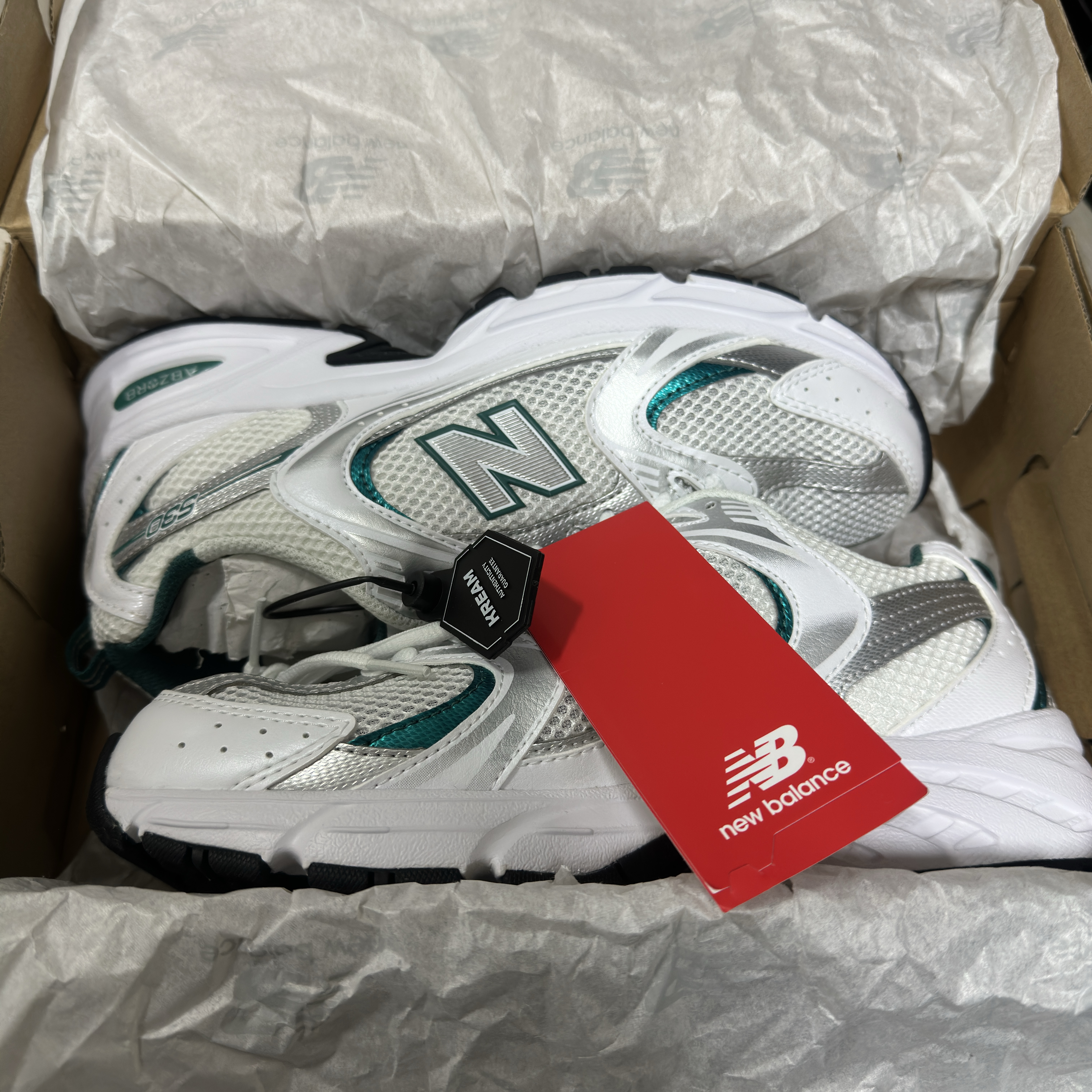New Balance 530 White Mint 착용 스타일