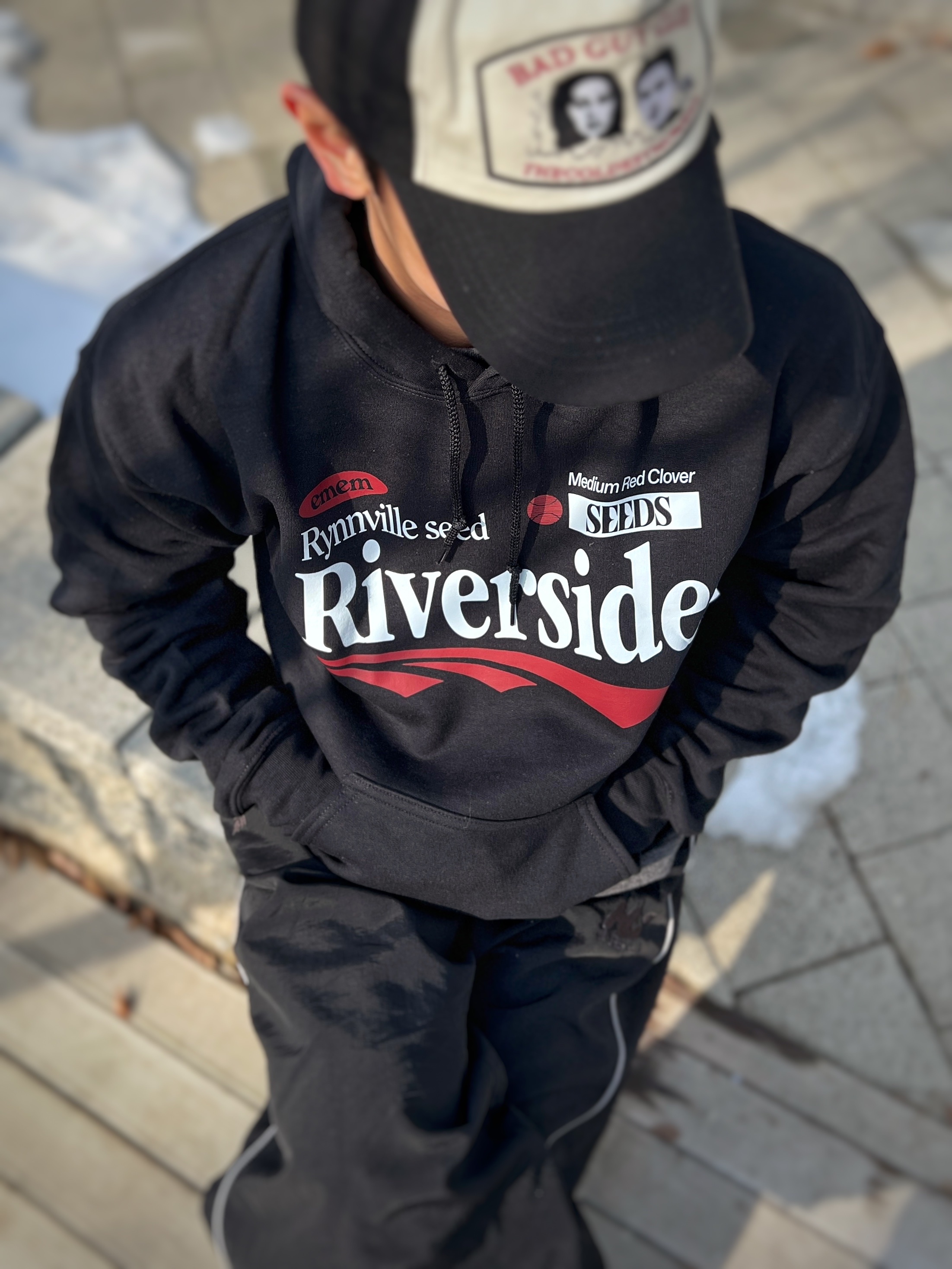 Gildan X EMEM Riverside Hoodie Black 착용 스타일 - 8