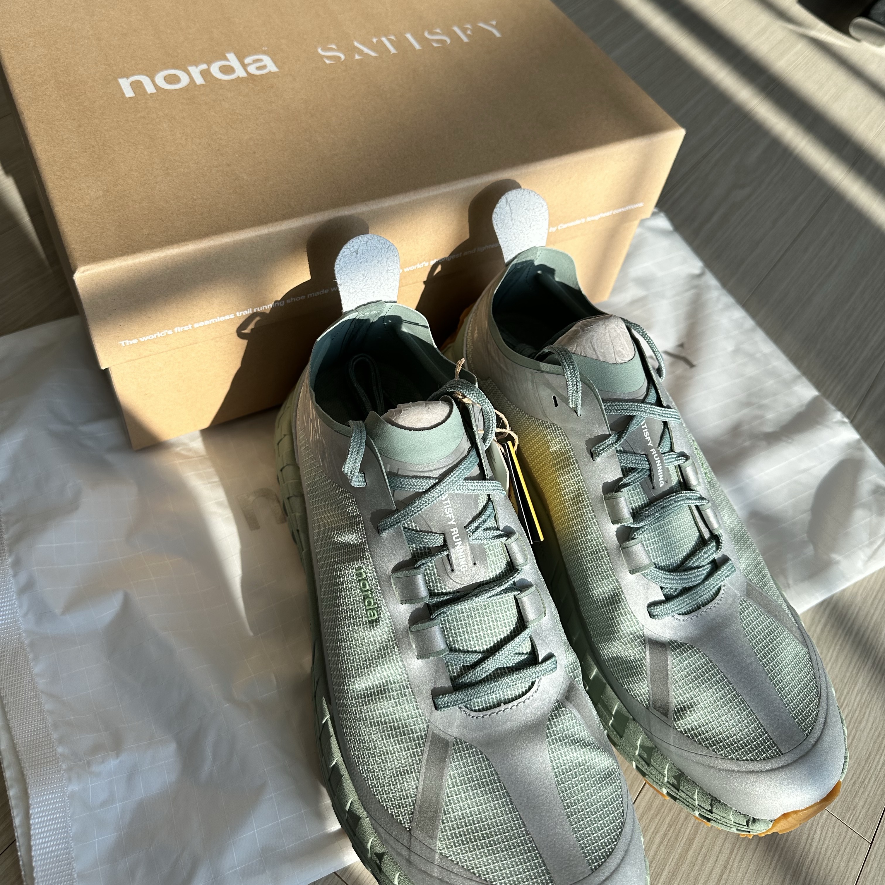 Norda x Satisfy 001 Jadeite 착용 스타일