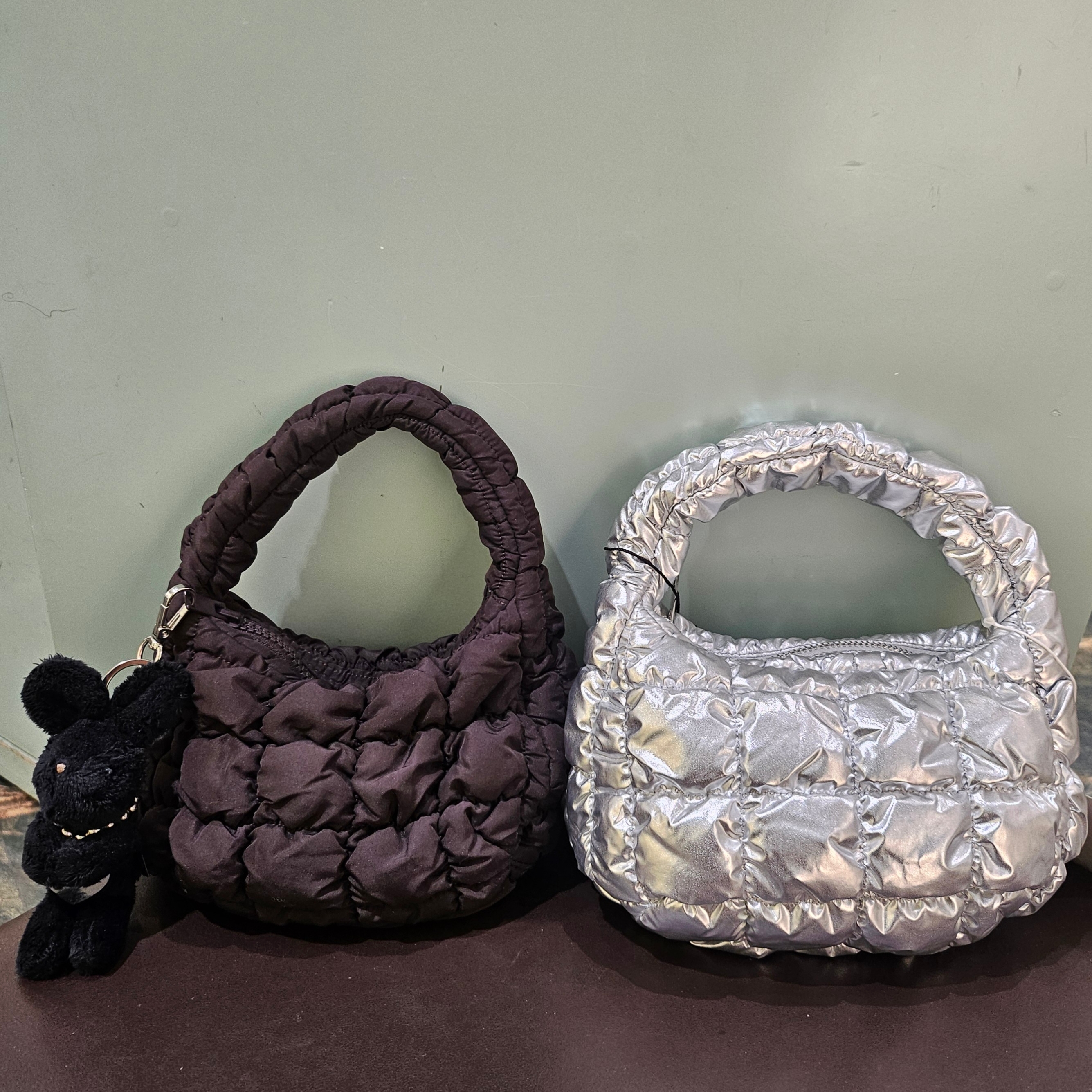 COS Quilted Micro Bag Silver 착용 스타일