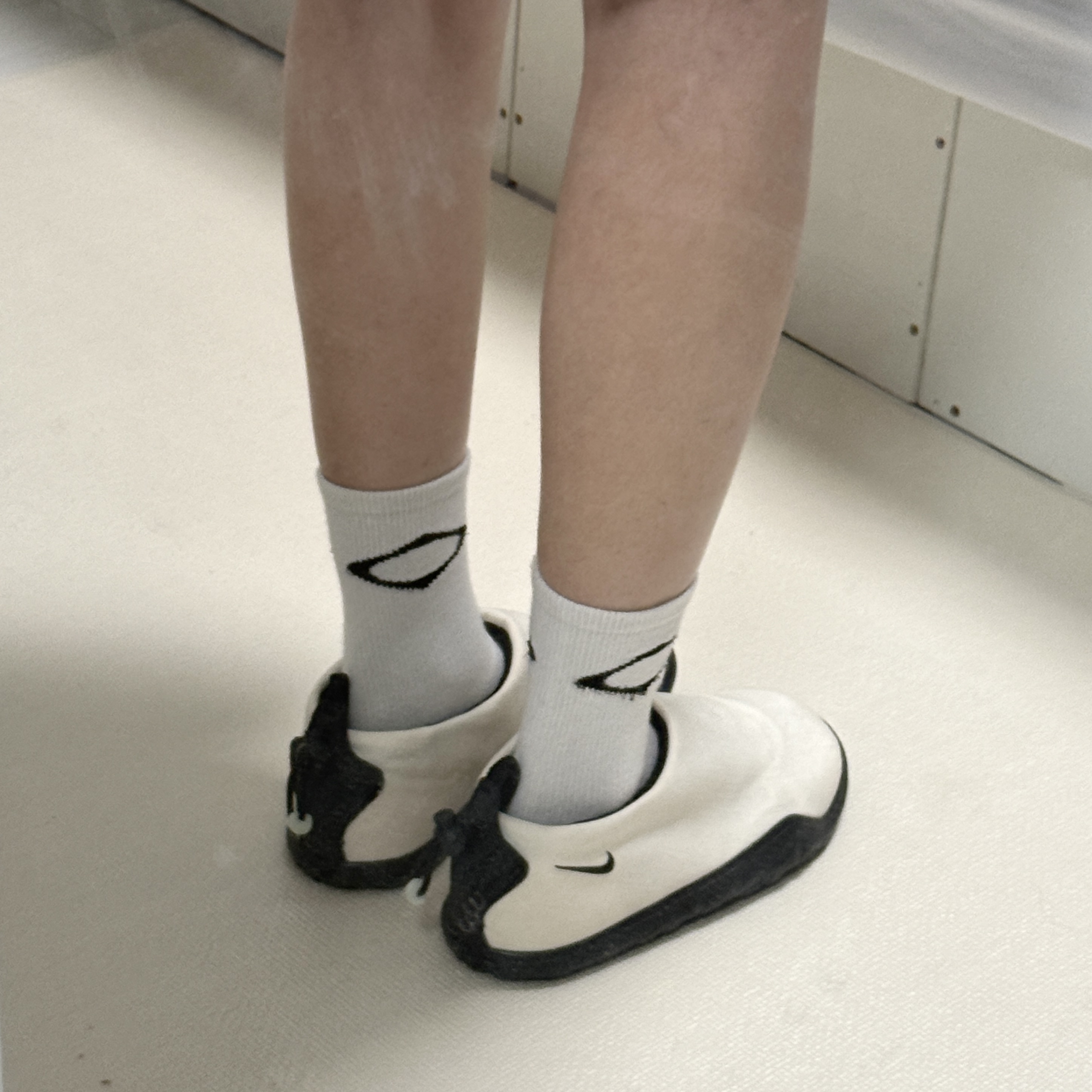 Nike ACG Moc Summit White and Black 착용 스타일