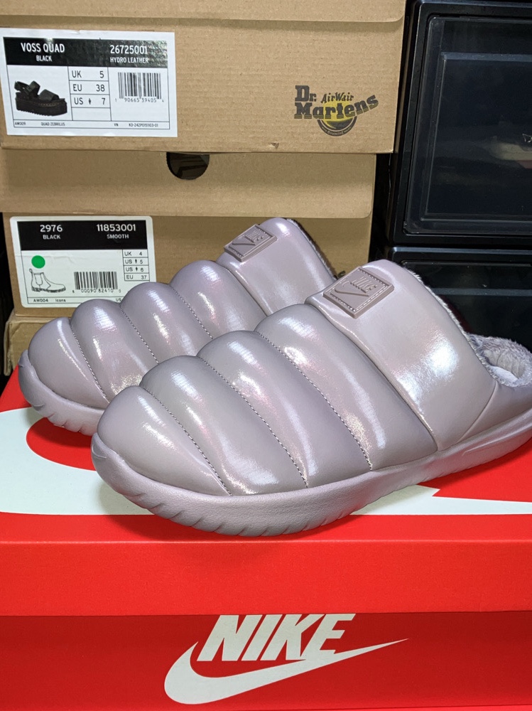(W) Nike Burrow SE Slippers Light Violet Ore 착용 스타일