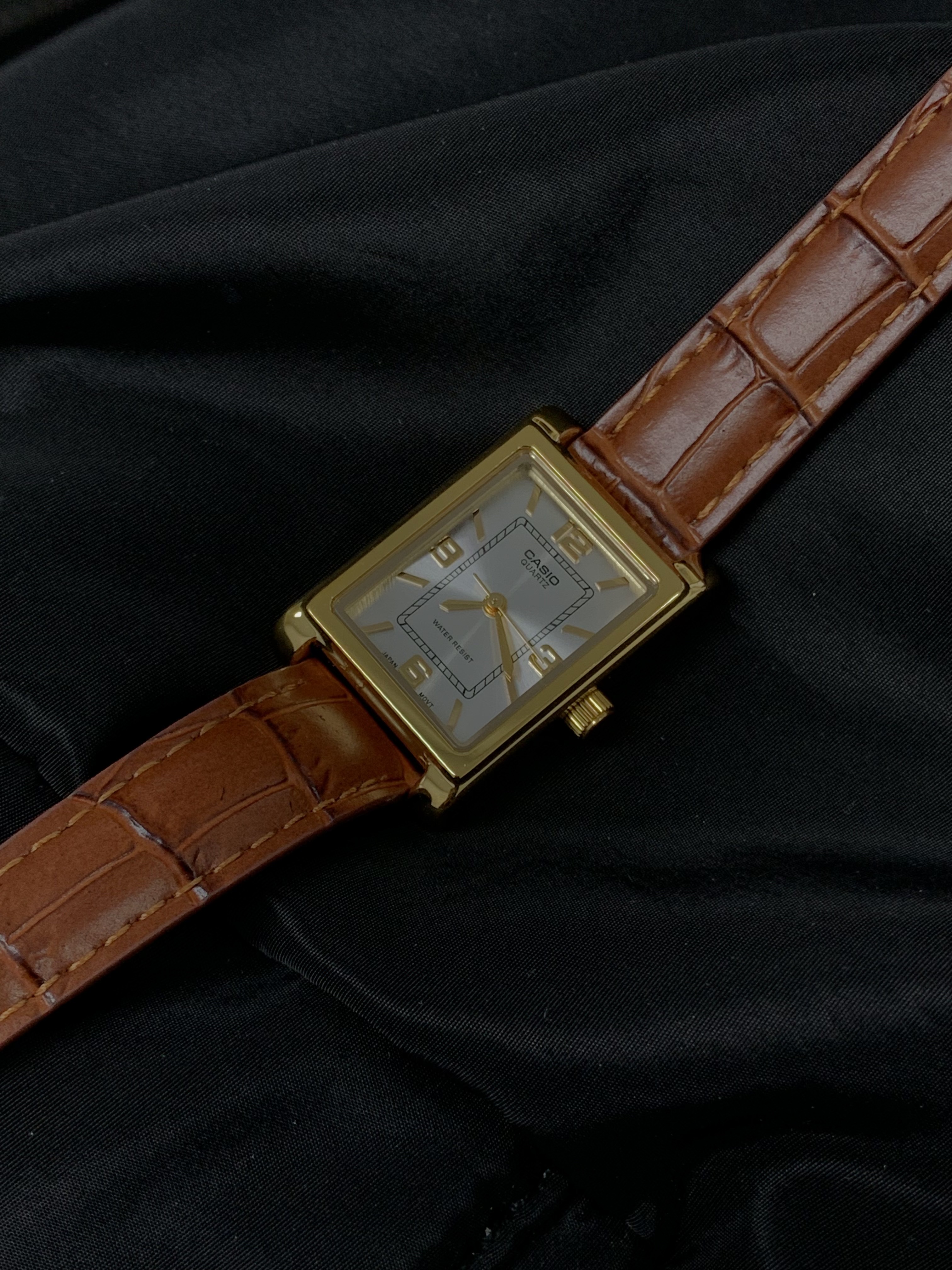 Casio LTP-1234GLL-7ADF 착용 스타일