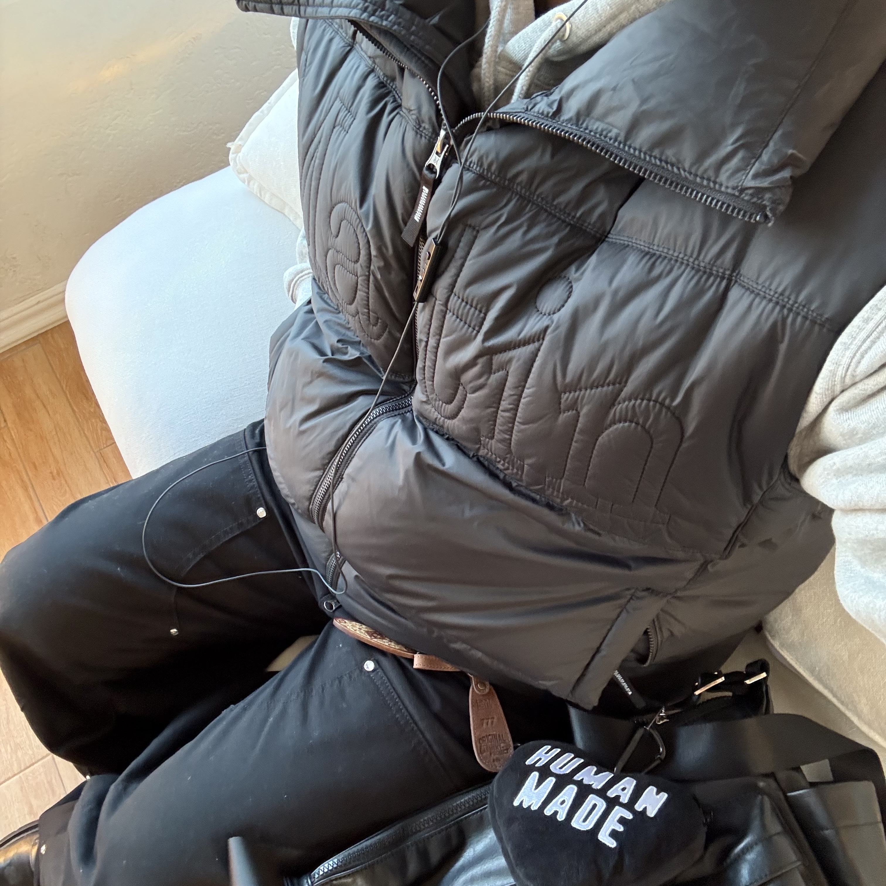 Human Made Heart Pass Holder Black, Matin Kim Big Logo Point Down Vest Black 착용 스타일