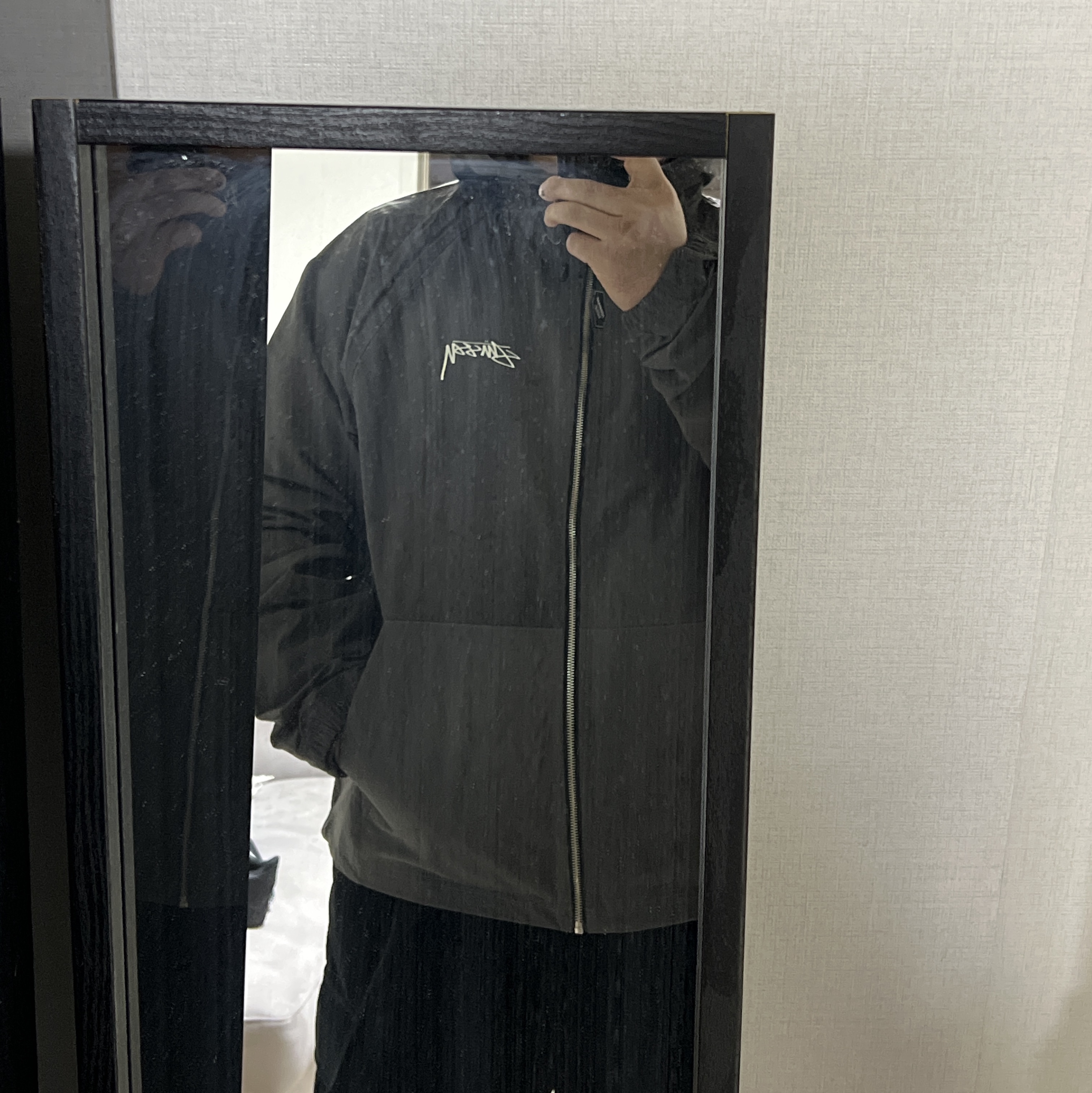 Stussy Wave Dye Beach Shell Jacket Black 착용 스타일