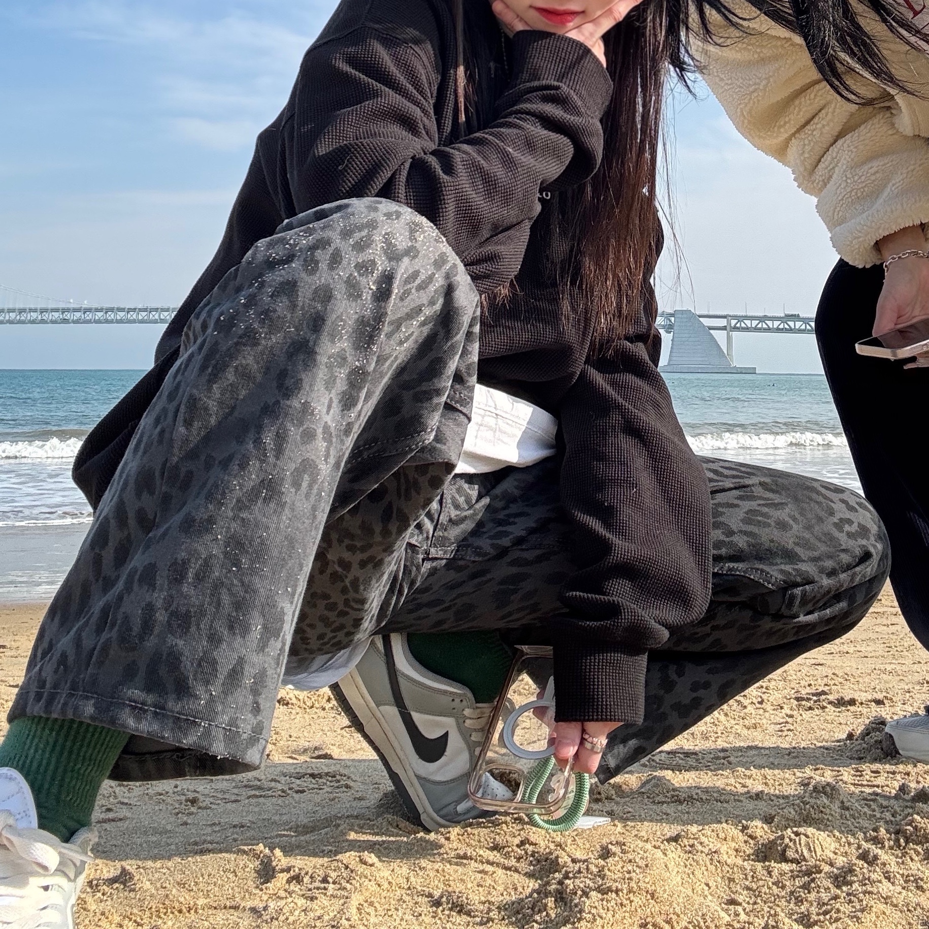 IAB Studio Waffle Long Sleeve Black White, (W) Nike Dunk Low Light Smoke Grey 착용 스타일 - 2