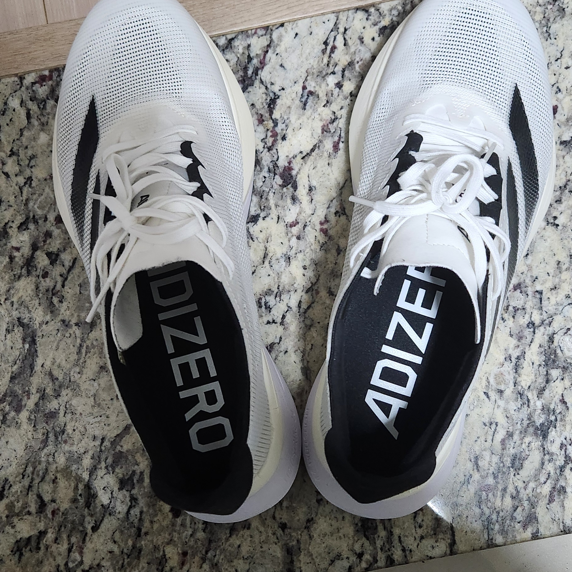Adidas Adizero Boston 12 Cloud White Core Black Night Metallic 착용 스타일
