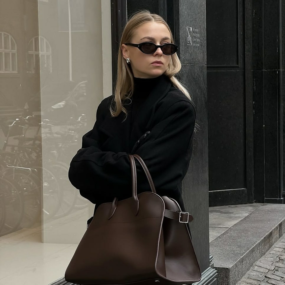 The Row Half Moon Bag in Smooth Calfskin Leather Black 착용 스타일