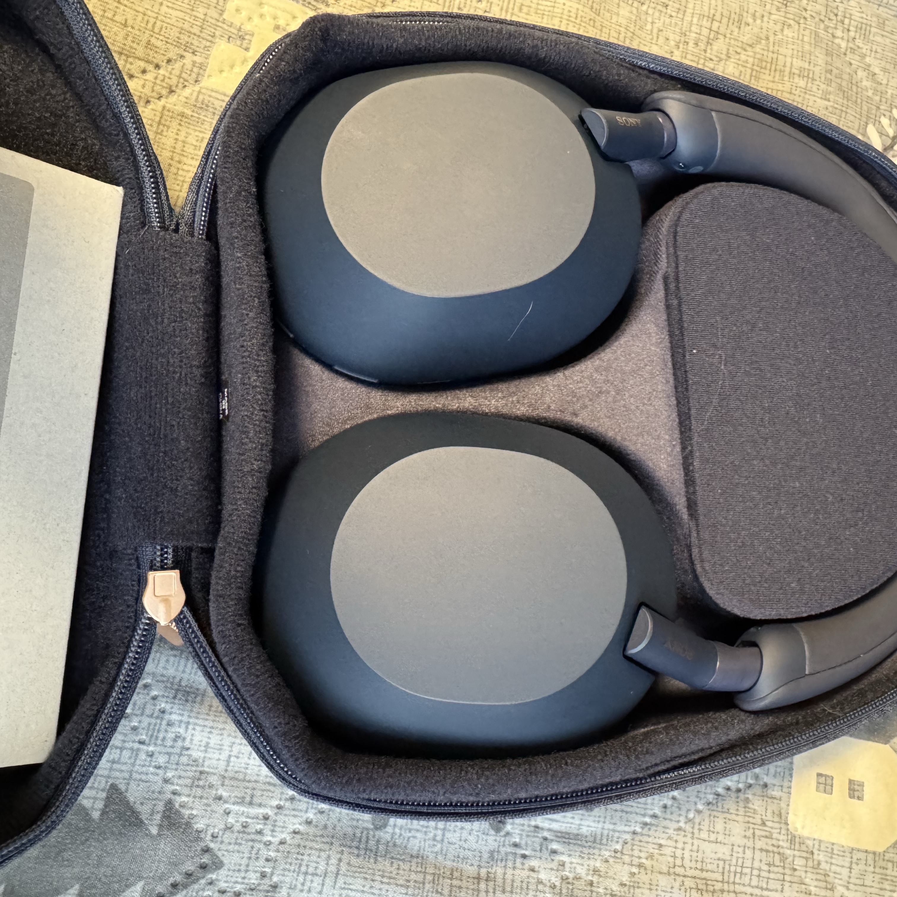 Sony WH-1000XM5 Midnight Blue (Korean Ver.) 착용 스타일