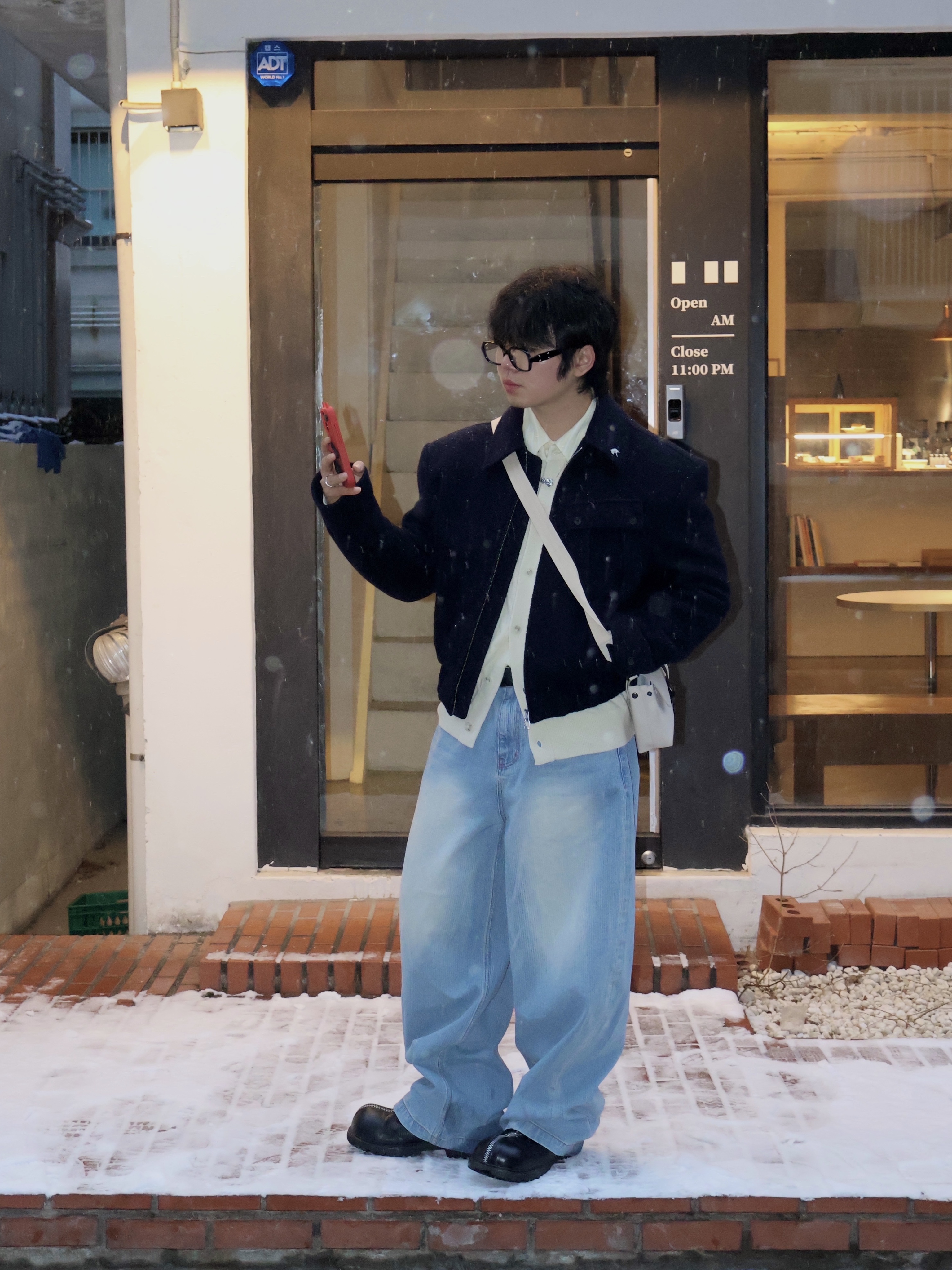 Gentle Monster x Maison Margiela MM114 Black Clear 착용 스타일 - 1