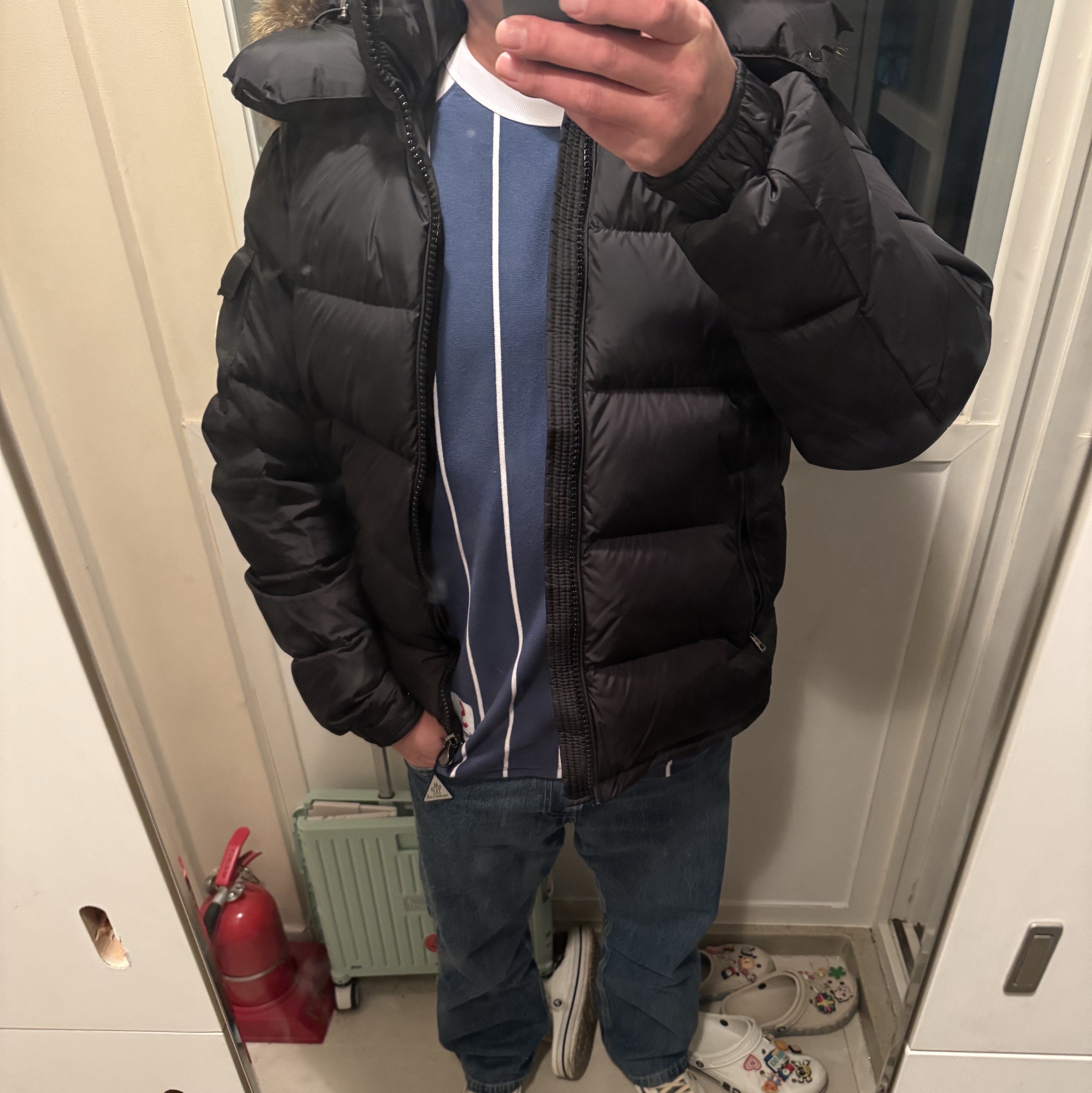 Moncler Mayaf Short Down Jacket Black - 23FW, Supreme Stripe Raglan L/S Top Navy - 24FW 착용 스타일