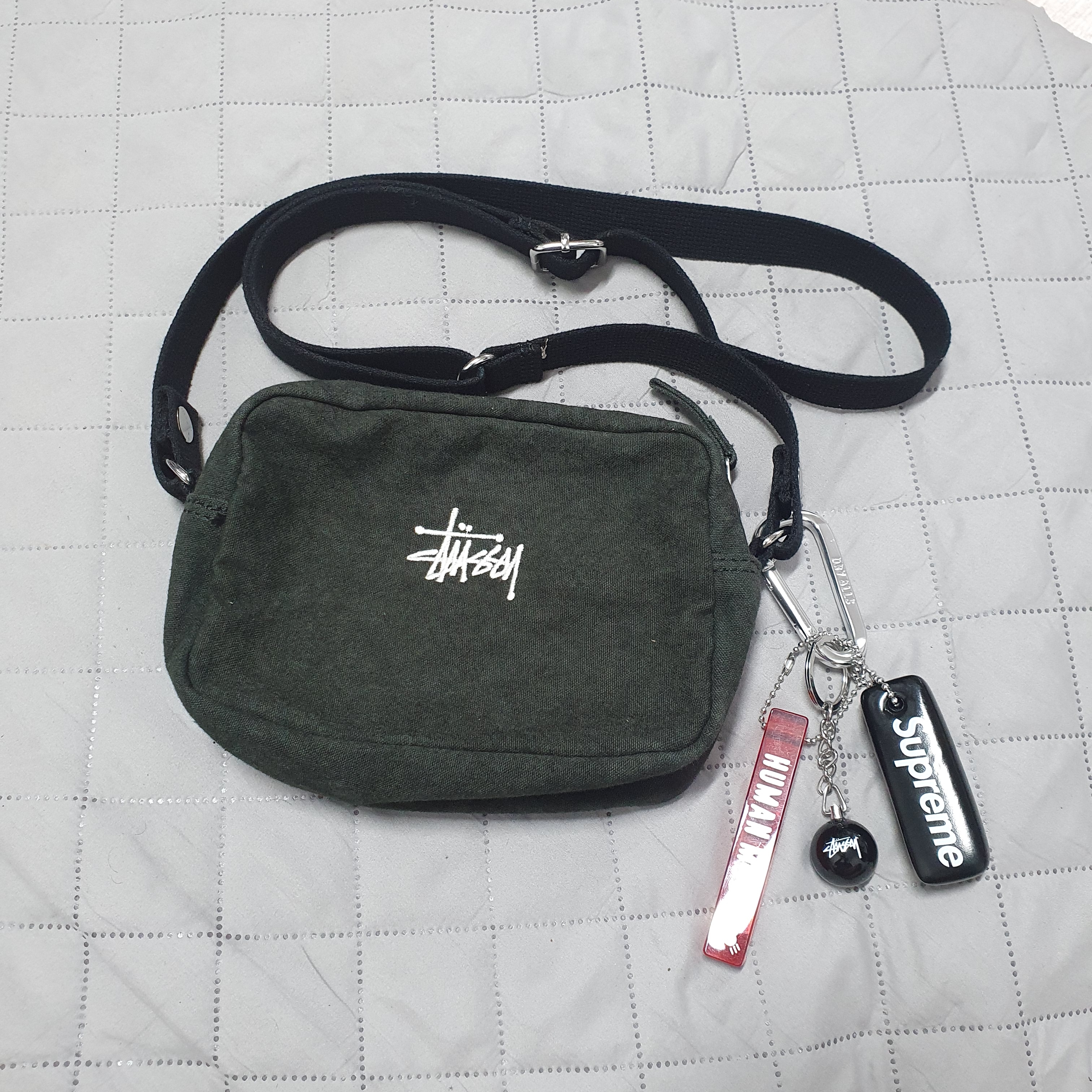 Stussy Canvas Side Pouch Washed Black 착용 스타일