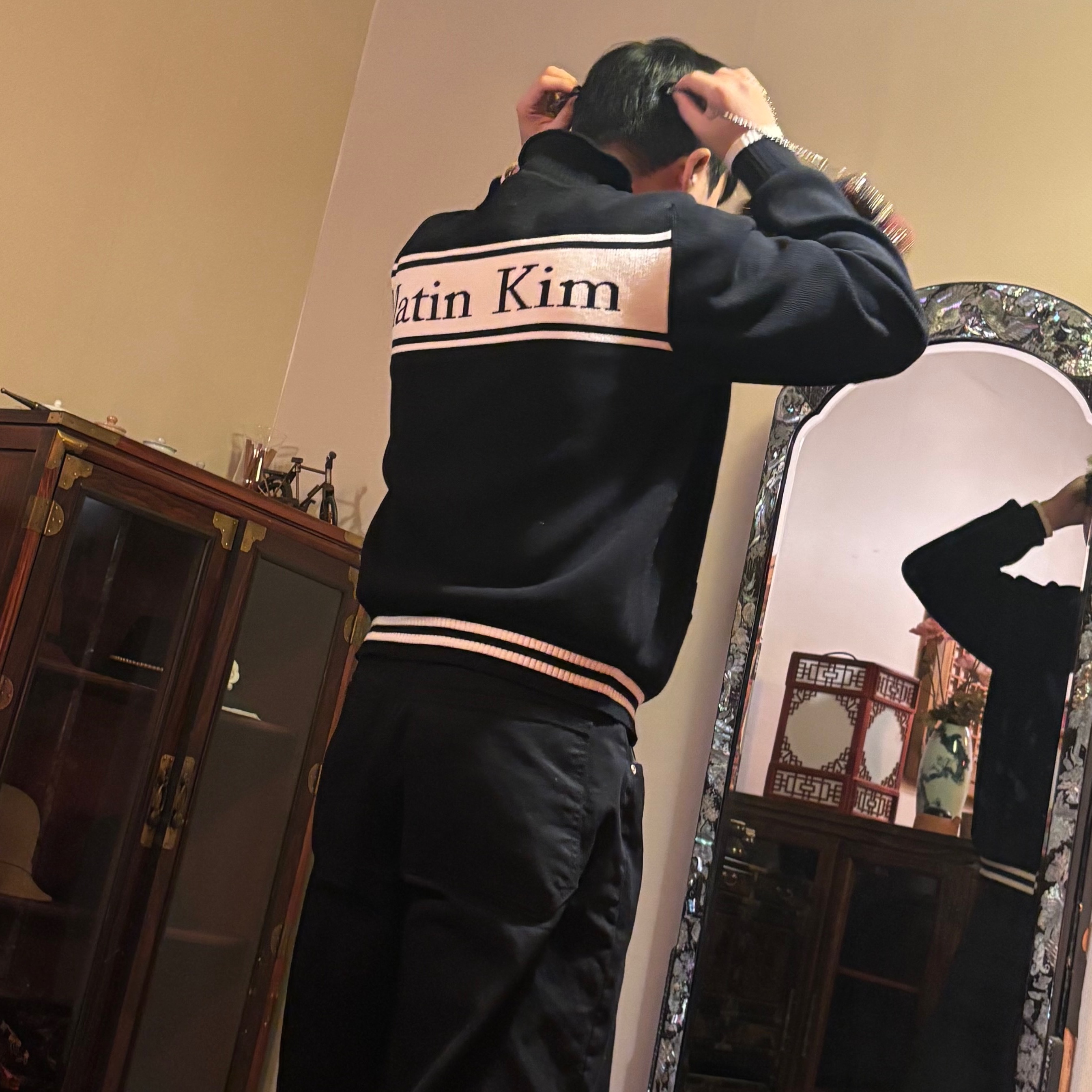 Matin Kim Spell Point Stripe Knit Cardigan Black 착용 스타일
