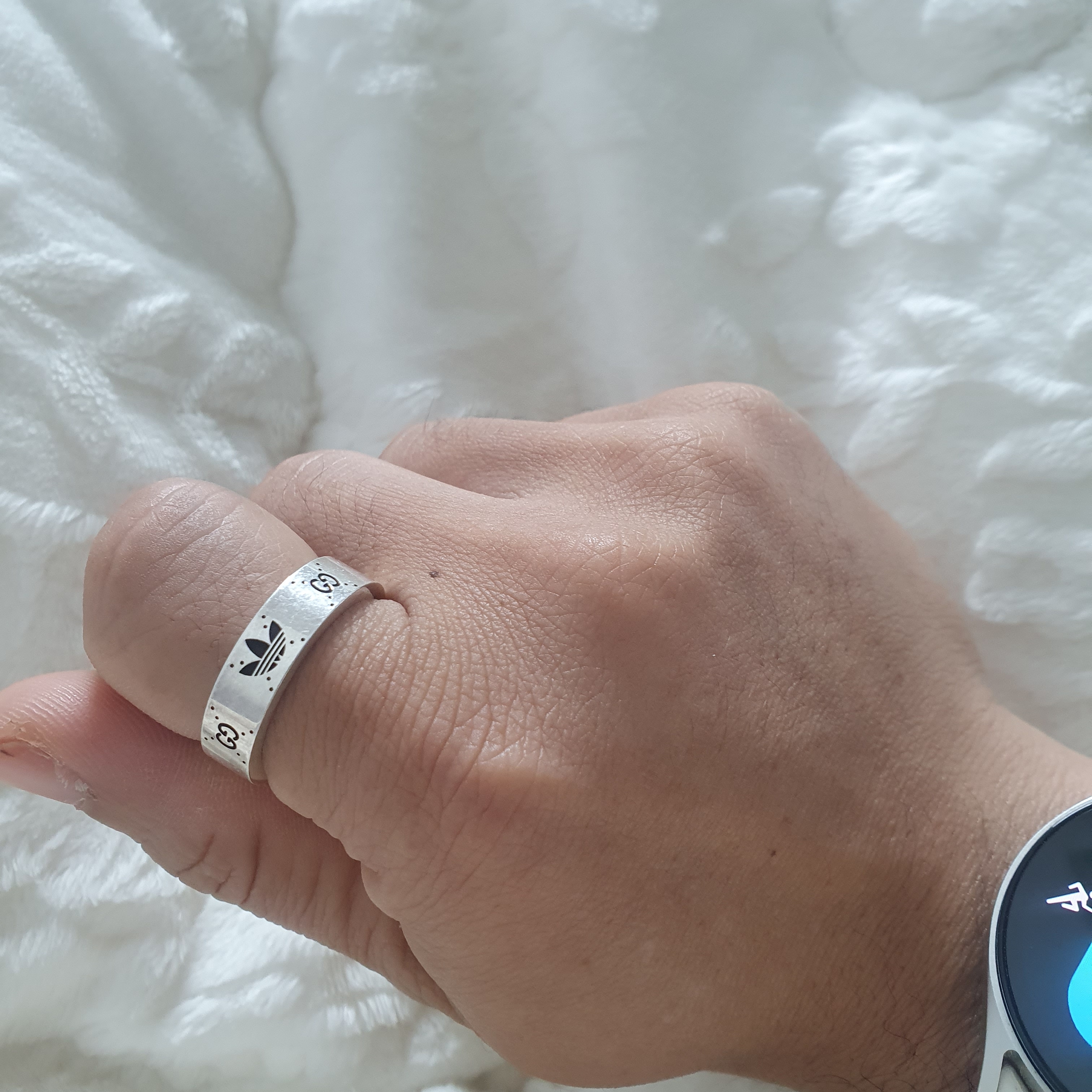 Gucci x Adidas Interlocking G Ring Silver 착용 스타일