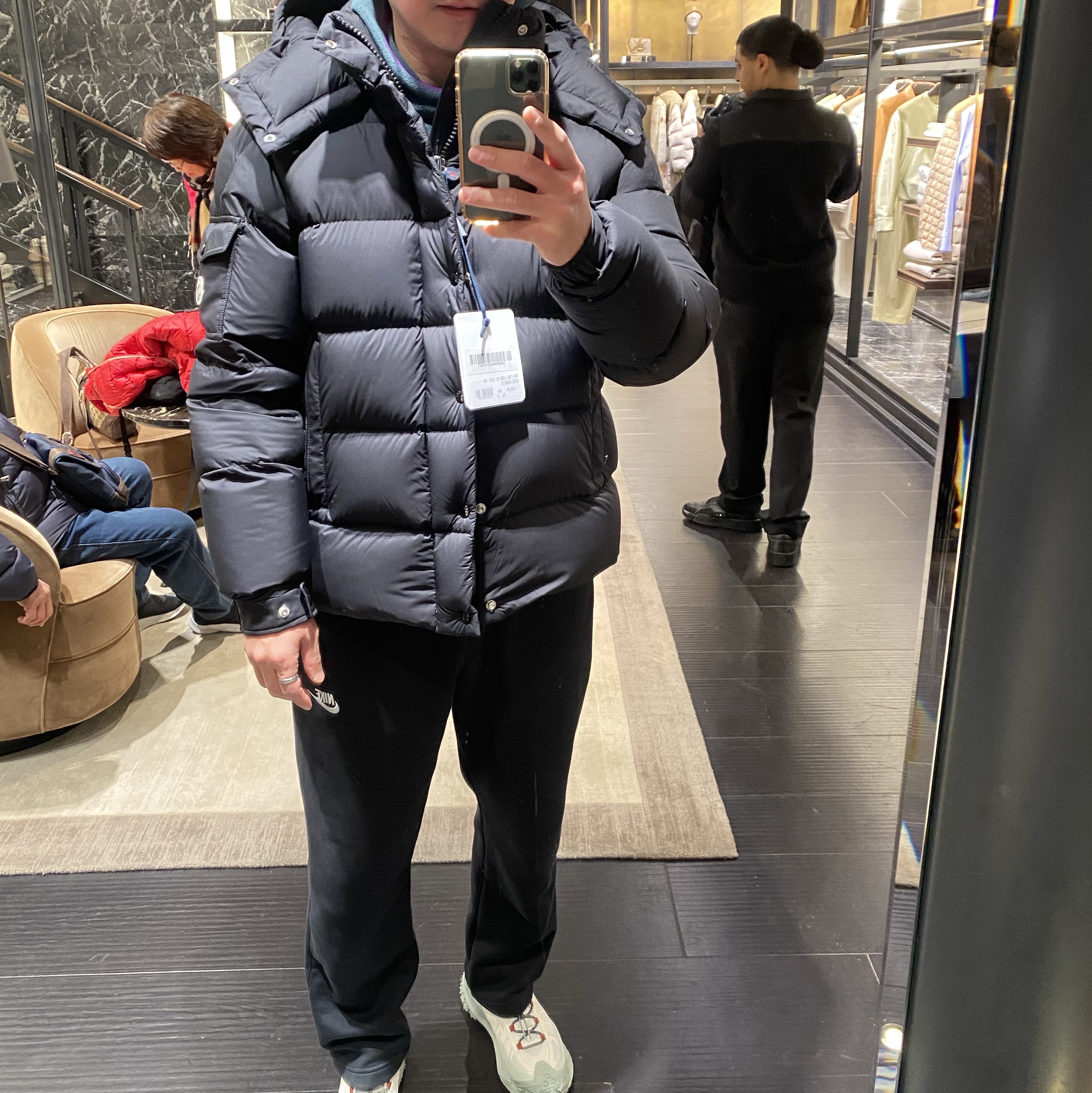 Moncler Vezere Short Down Jacket Black - 24FW 착용 스타일 - 1