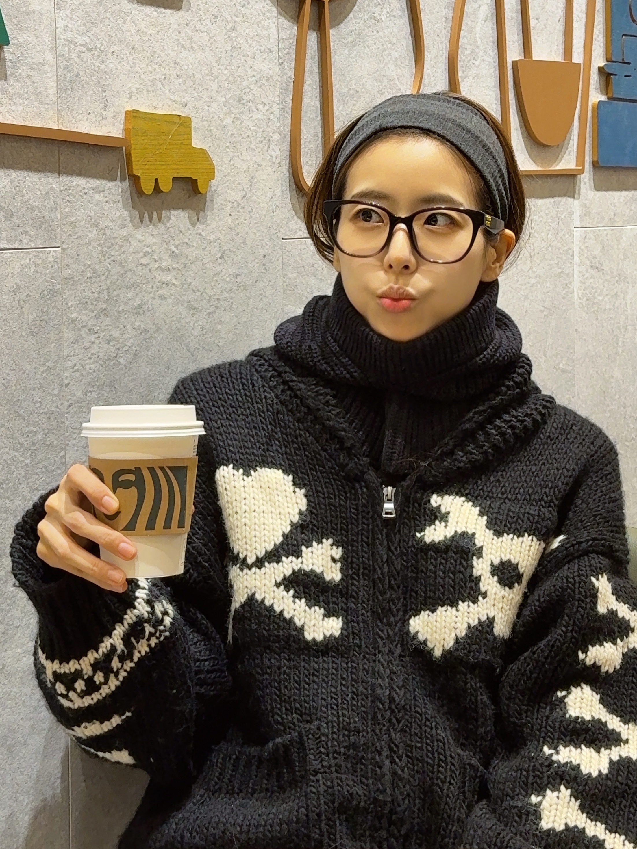 Lemaire Hood Black 착용 스타일 - 1