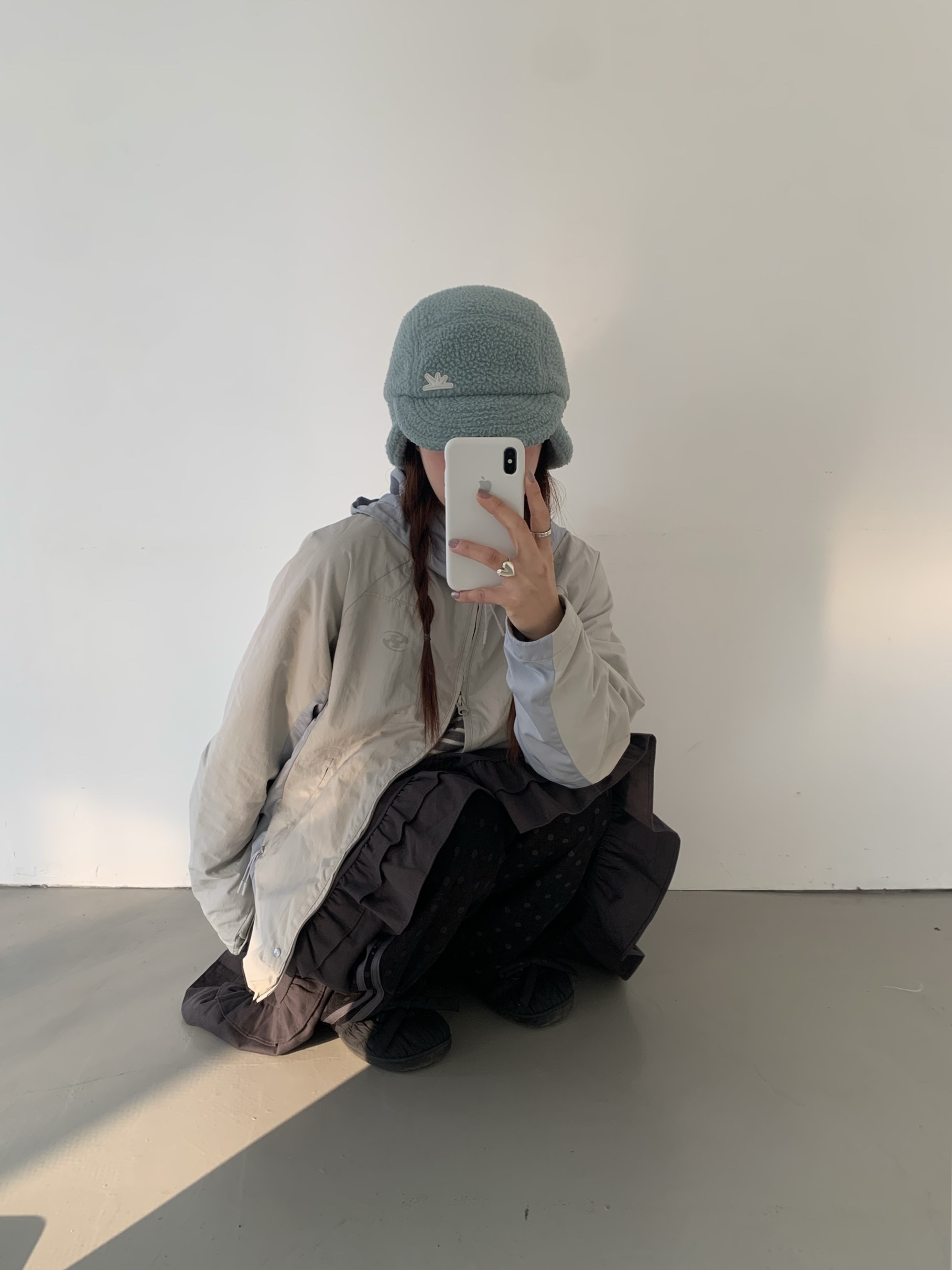 Sansan Gear Contrast Jacket Light Grey, Subu x Perverze Multiple Winter Sandal Black 착용 스타일