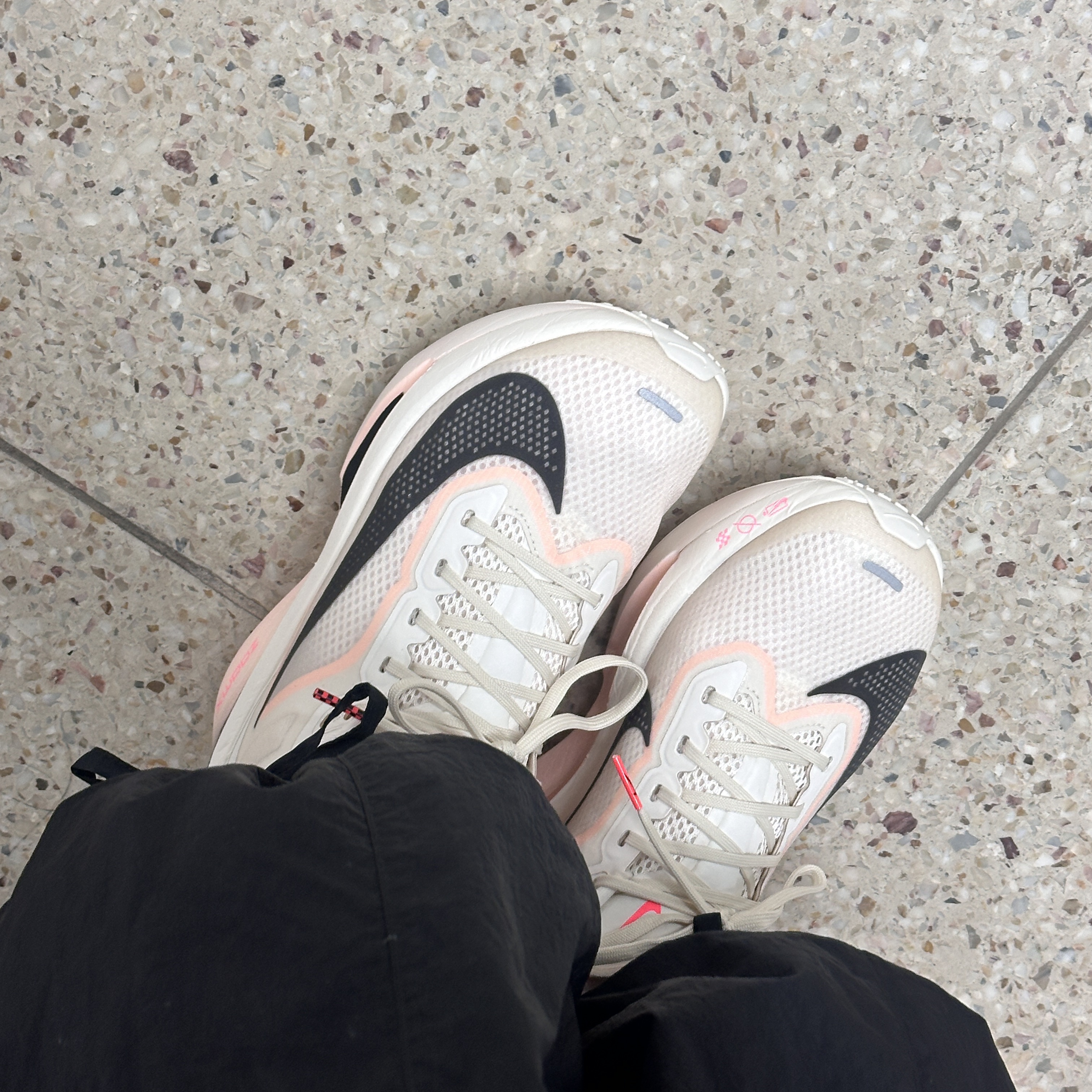(W) Nike Zoom Fly 6 Pale Ivory Crimson Tint 착용 스타일 - 1
