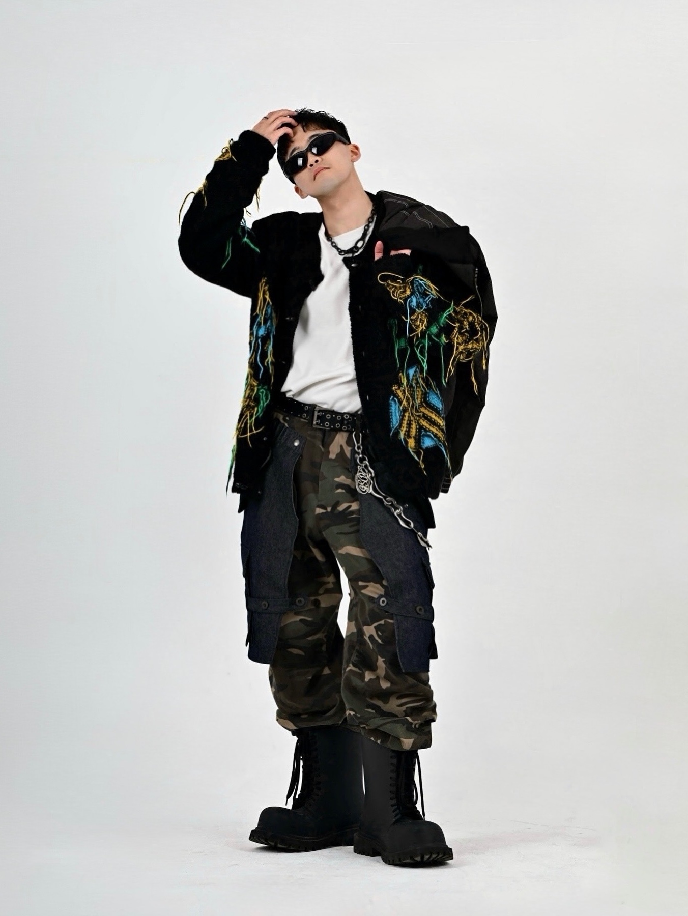 Our Legacy Ladon Keychain Varnished Black Metal, [KREAM 단독] ADSB Andersson Bell Macaron Intarsia Cardigan Black 착용 스타일 - 4