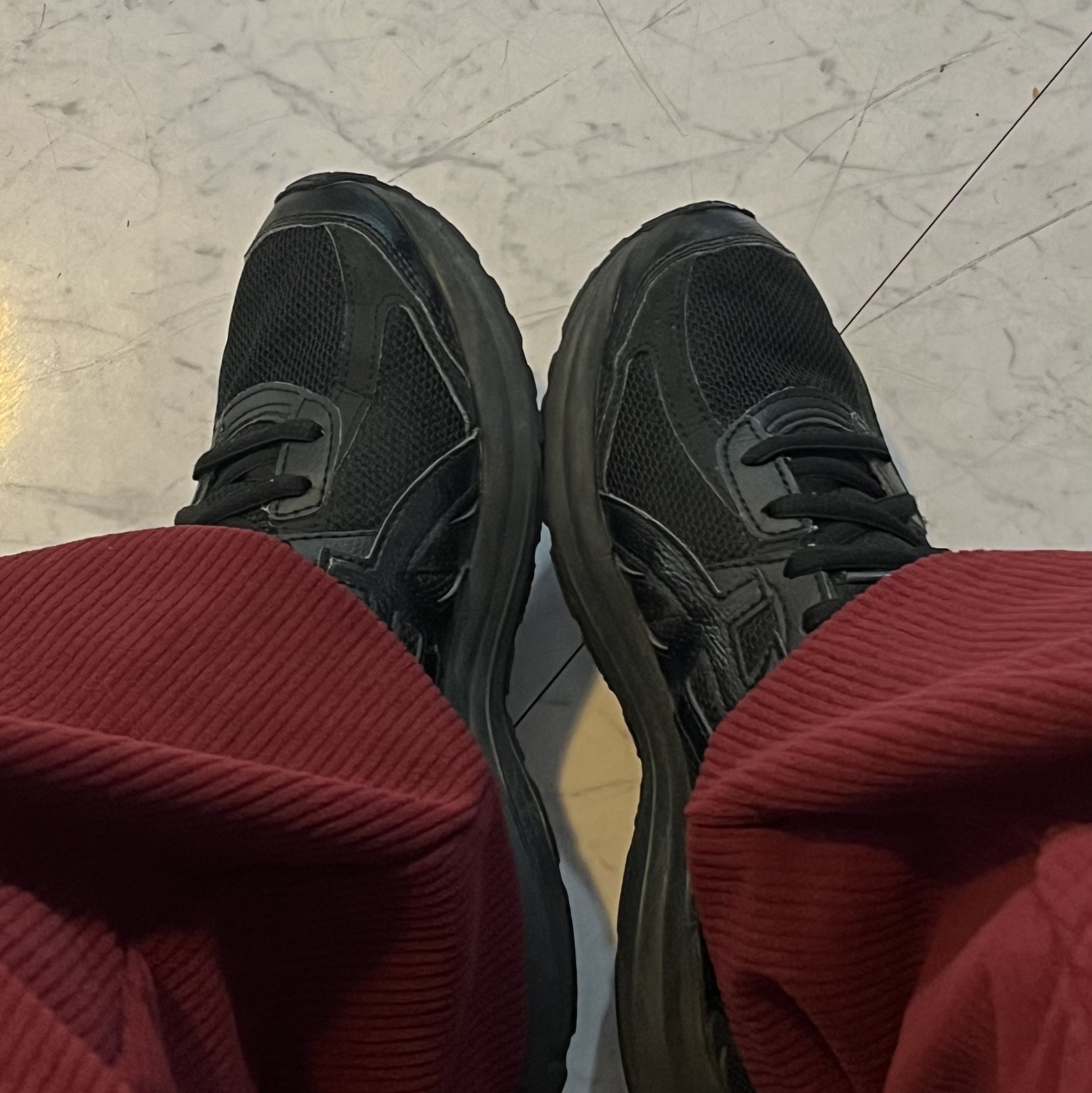 Asics Jog 100 S Black - 2E Wide 착용 스타일