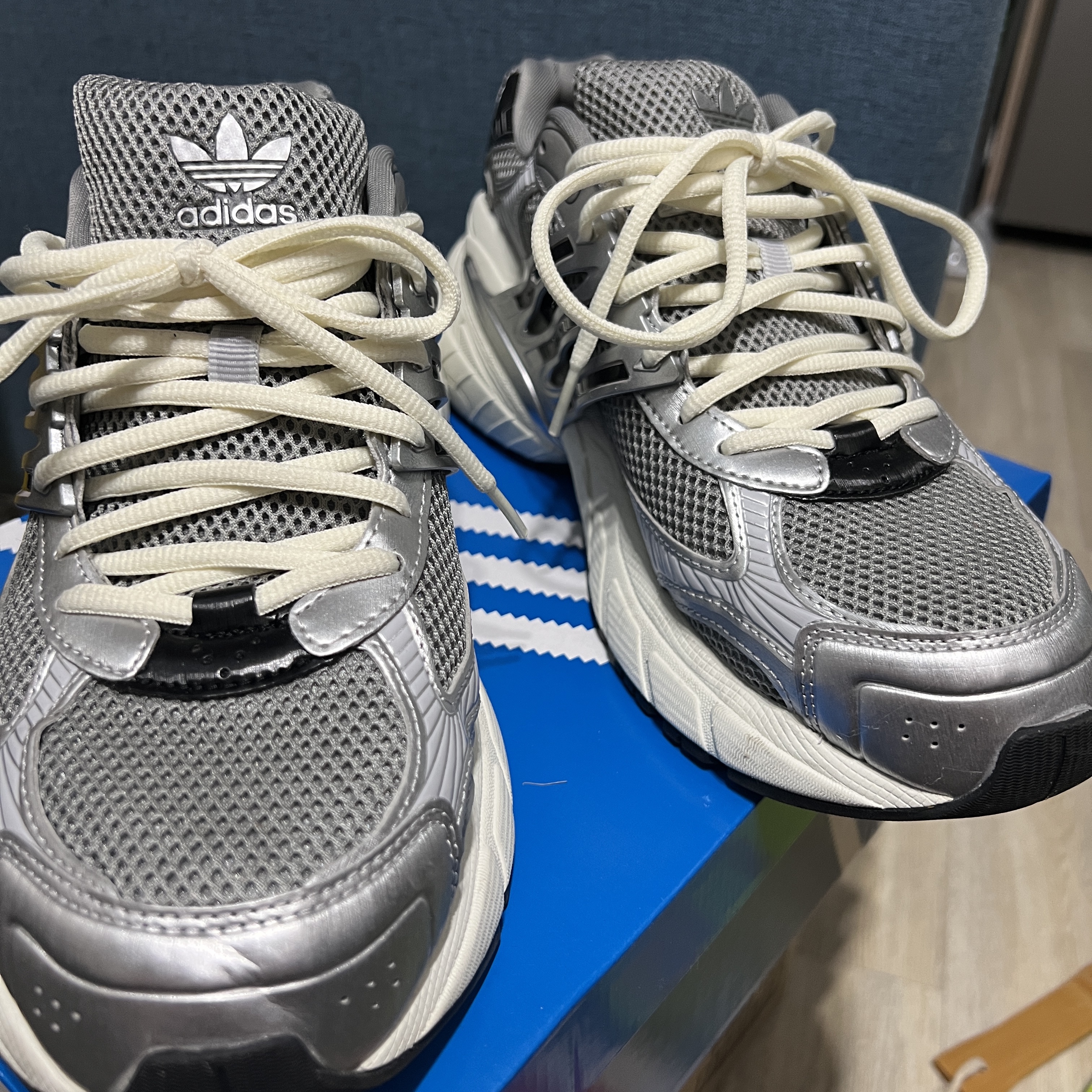 Adidas Originals Adistar XLG SMU Silver Black 착용 스타일