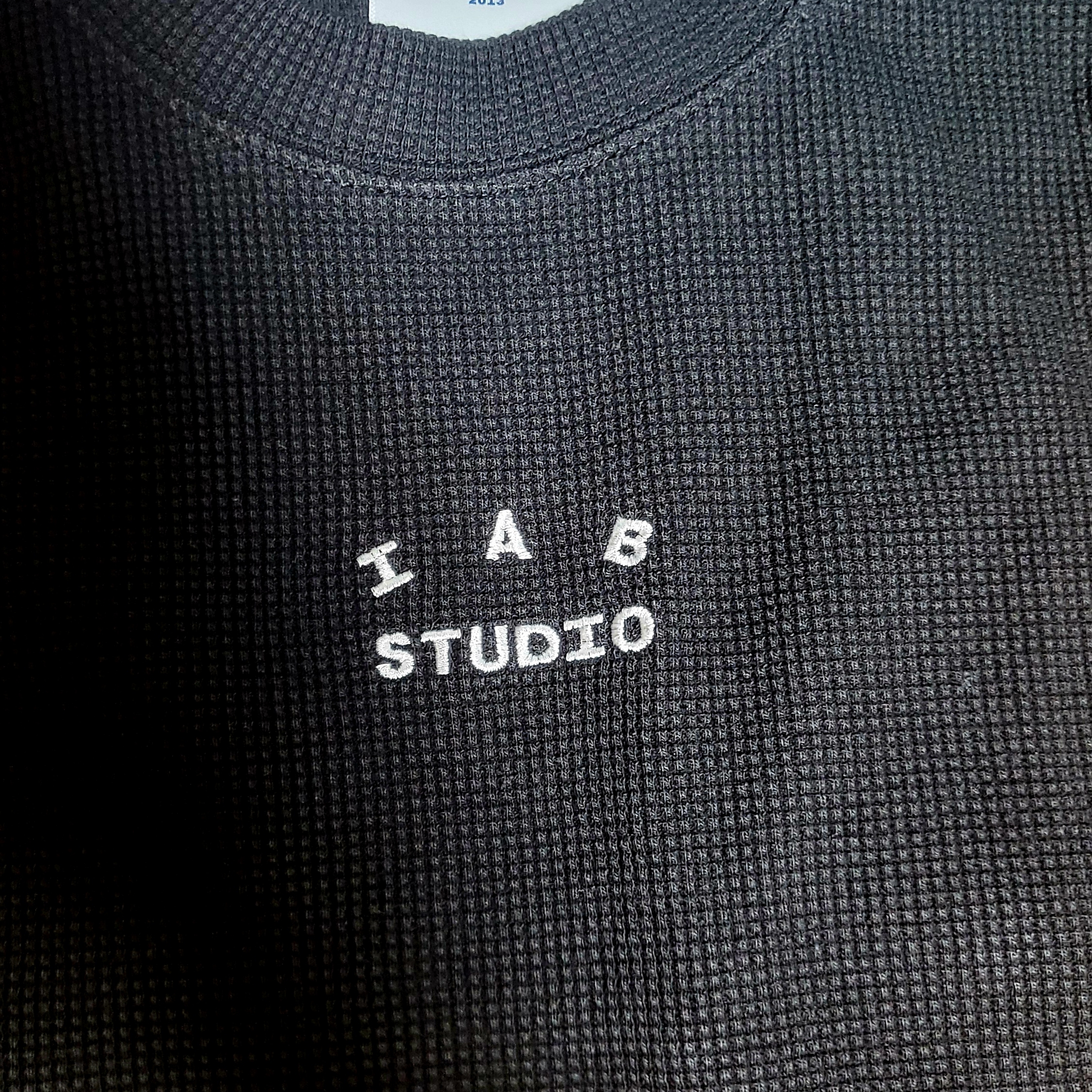 IAB Studio Waffle Long Sleeve Black White 착용 스타일