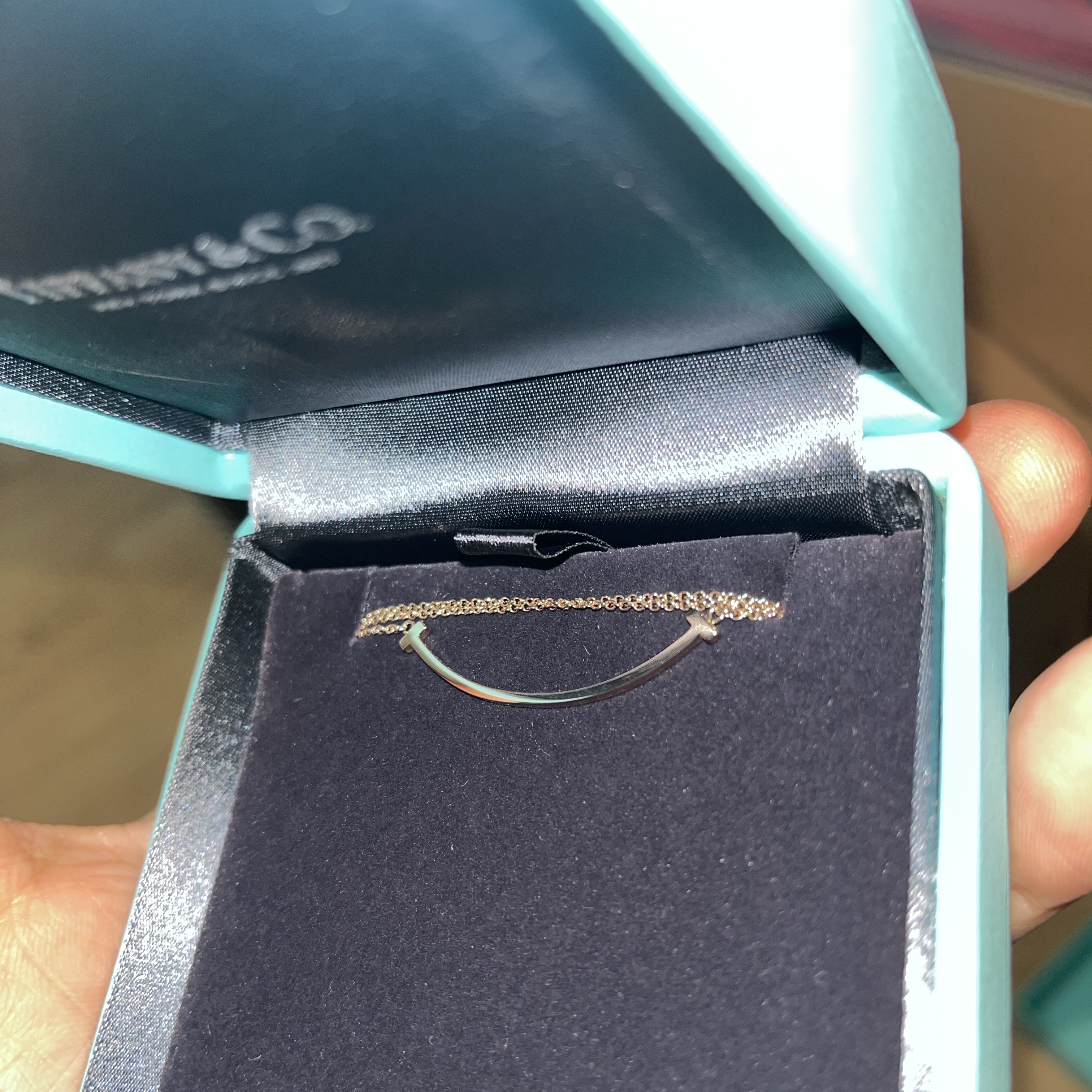 Tiffany & Co. Tiffany T Smile Pendant Small Rose Gold 착용 스타일 - 4