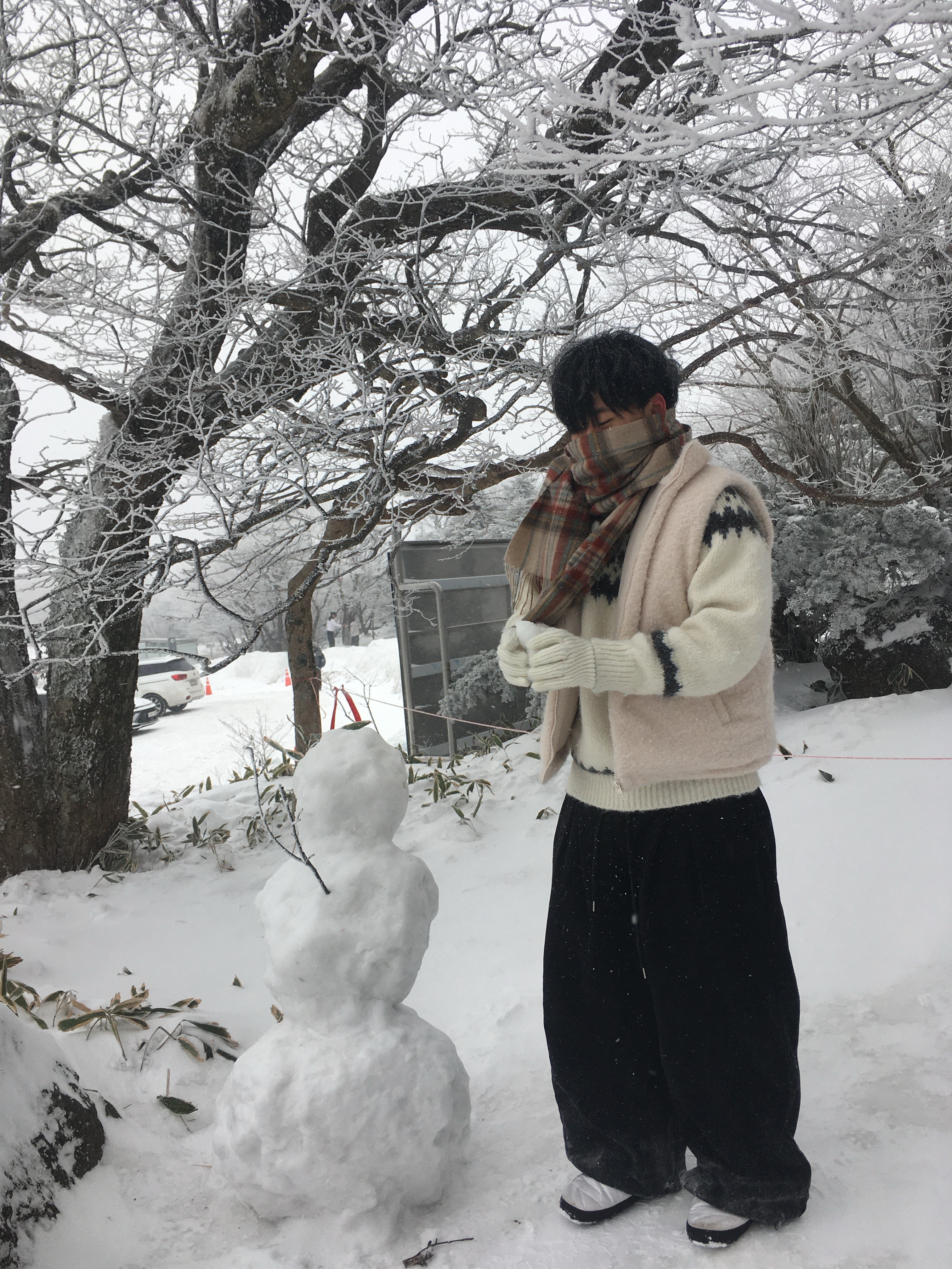 The North Face Nuptse Mule White 착용 스타일 - 2