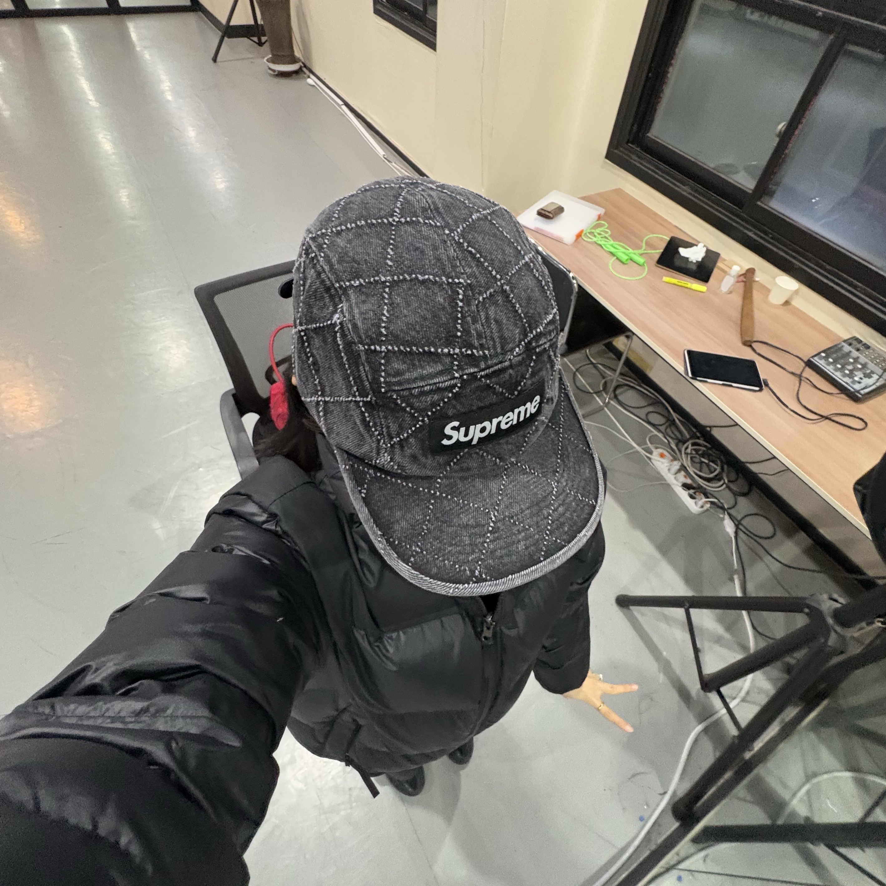 Supreme Punched Denim Camp Cap Black - 23FW 착용 스타일 - 2