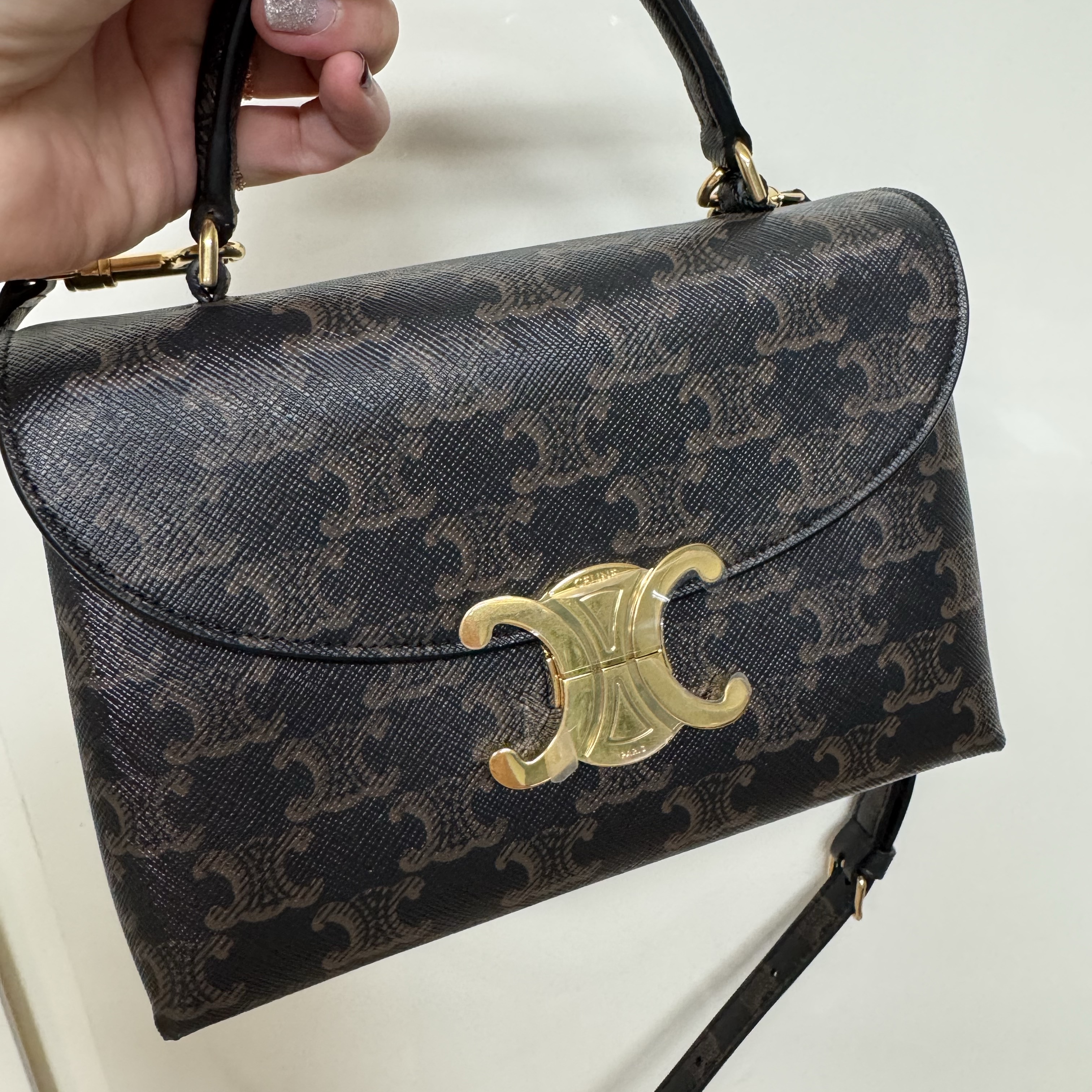 Celine Teen Nino Bag in Triomphe Canvas Tan 착용 스타일