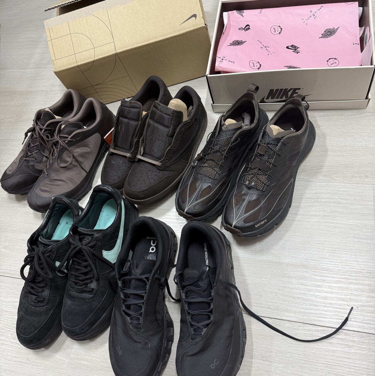 Jordan 1 x Travis Scott Retro Low OG SP Velvet Brown and Dark Mocha, Hoka x Satisfy Mafate Speed 4 Lite Coffee 착용 스타일 - 2