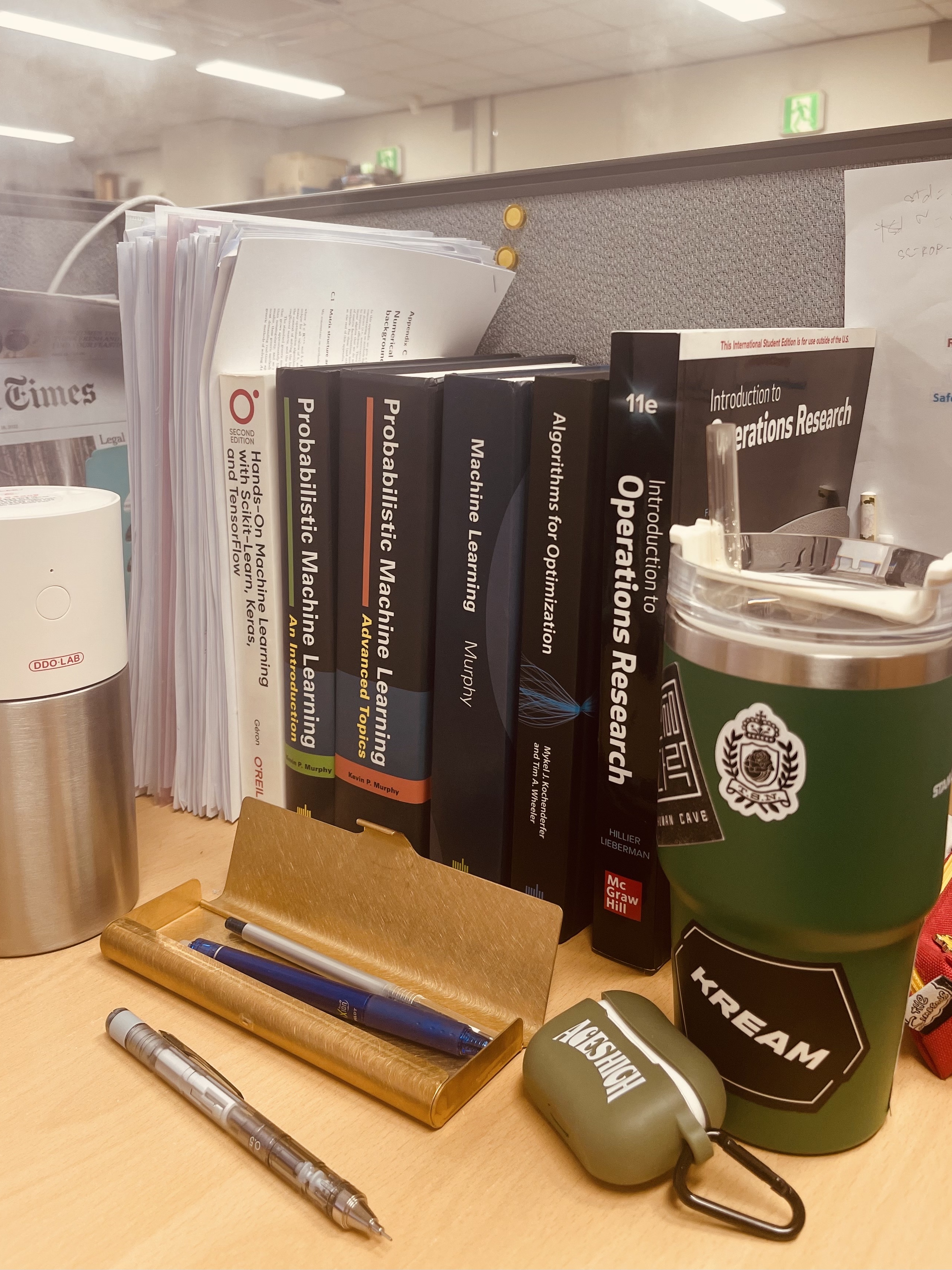 Stanley x Starbucks Quencher Tumbler Green 591ml, Apple AirPods Pro 2nd Gen (Korean Ver.) 착용 스타일