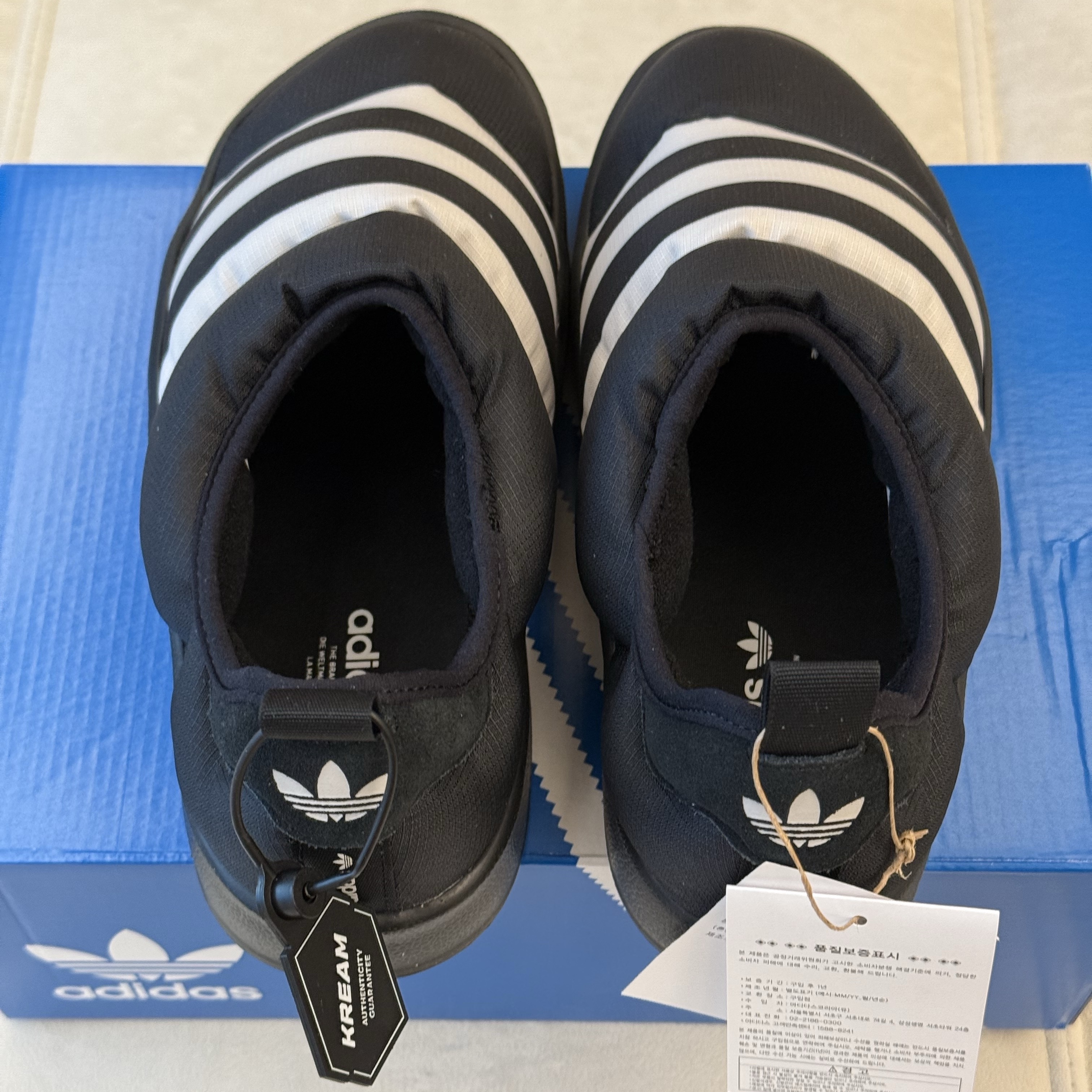 Adidas Puffylette Core Black 착용 스타일 - 2