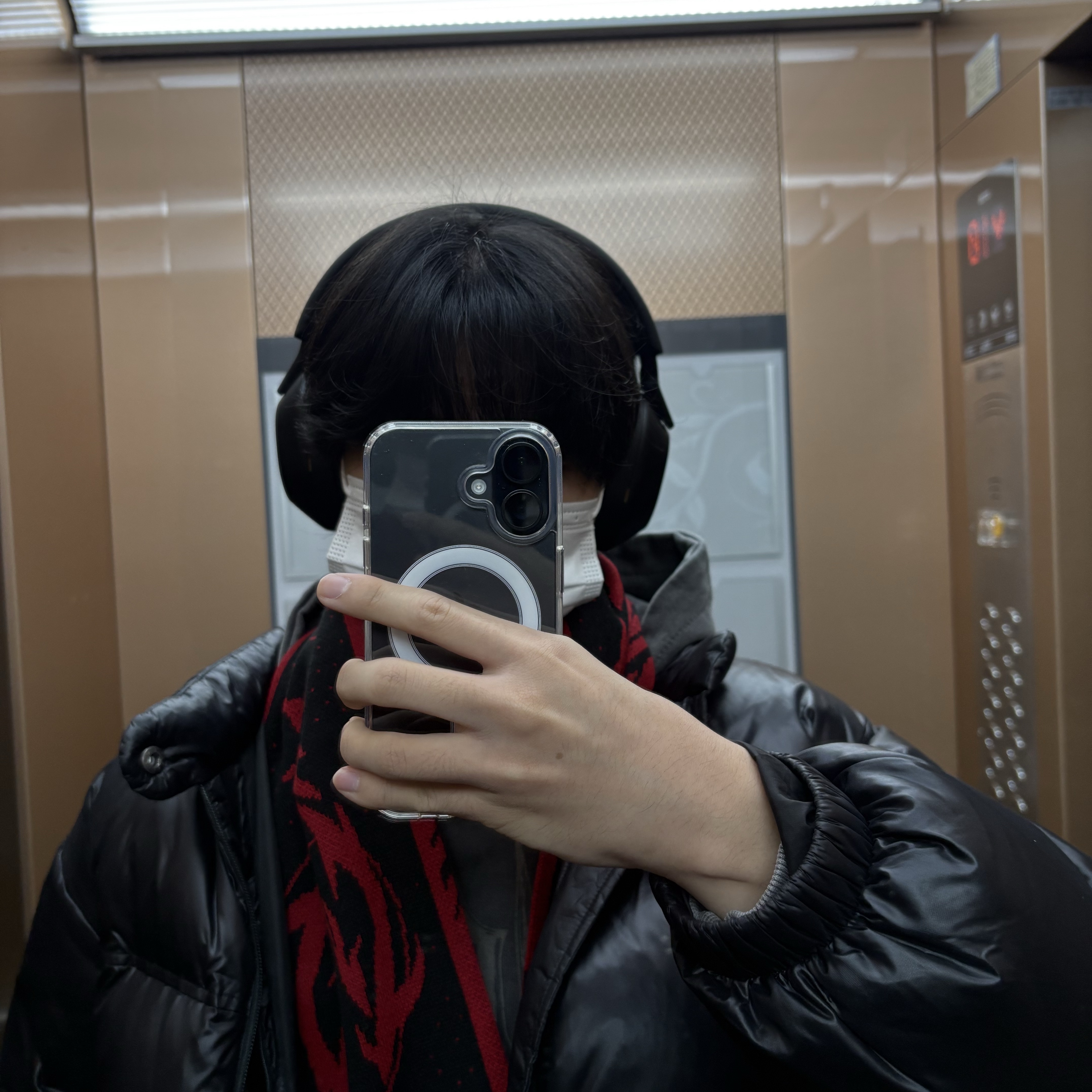 Sony WH-1000XM5 Black (Korean Ver.) 착용 스타일 - 2