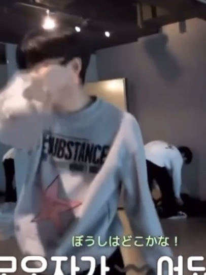 [KREAM 단독] Mosquito murderers x THE SUBSTANCE Official Merchandise IT'LL CHANGE YOUR LIFE FLEECE-LINED SWEATSHIRT 착용 스타일