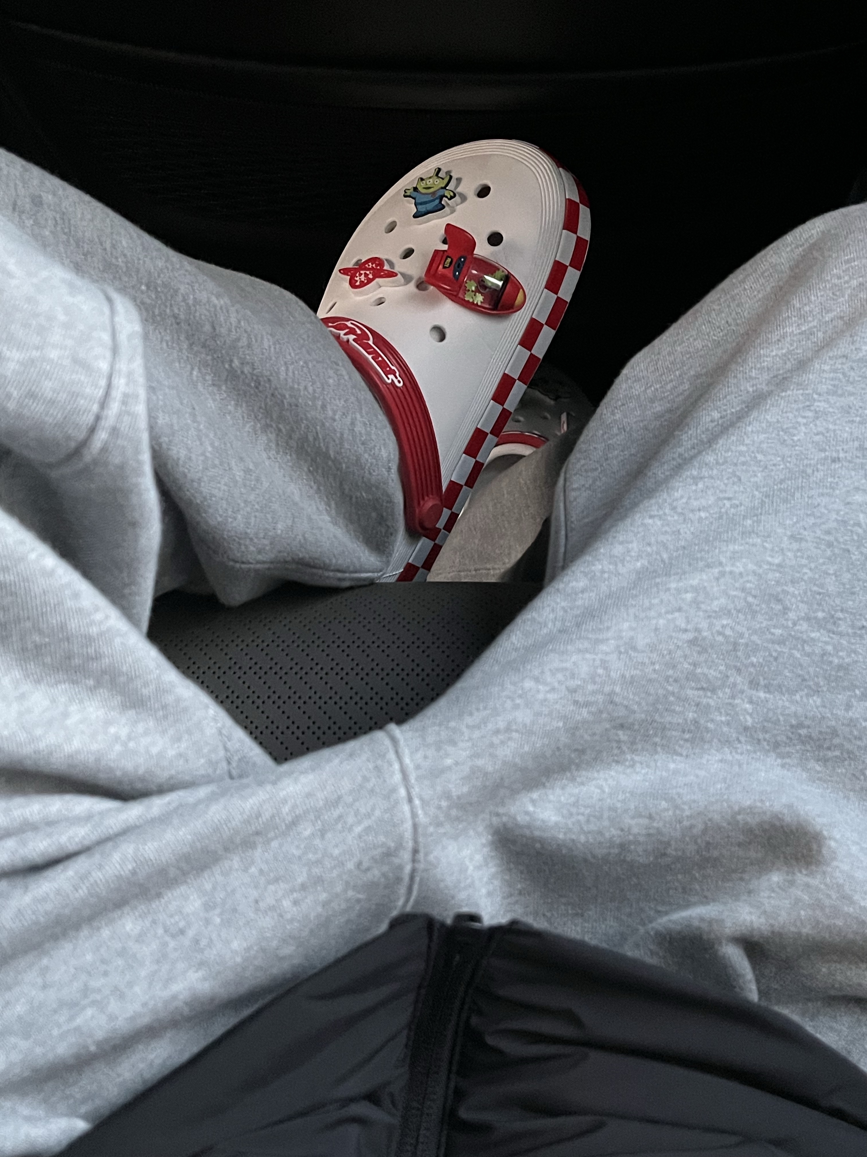 Crocs x Toy Story Pizza Planet Off Court Clog White 착용 스타일