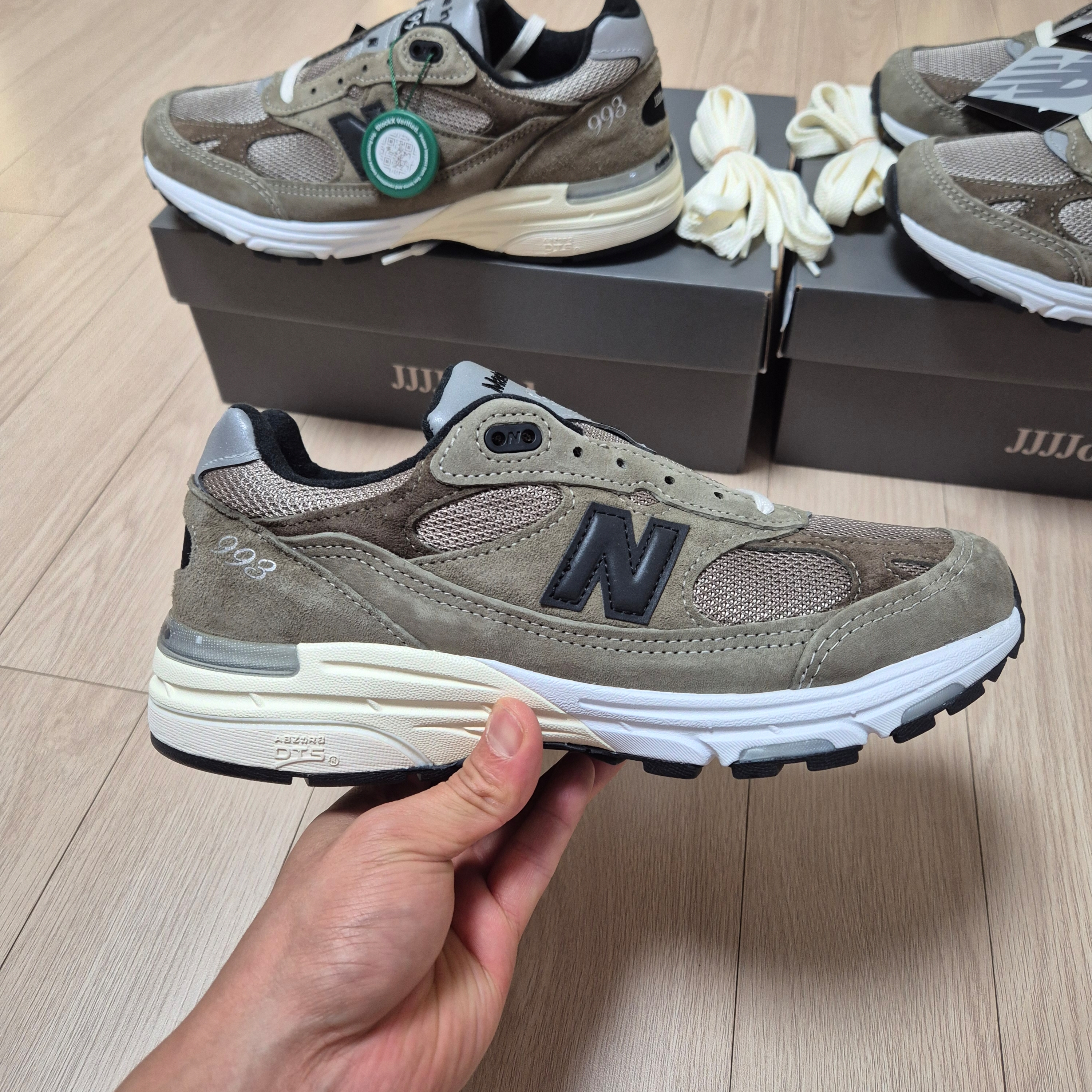 New Balance x JJJJound 993 Made in USA Mushroom White 착용 스타일 - 5