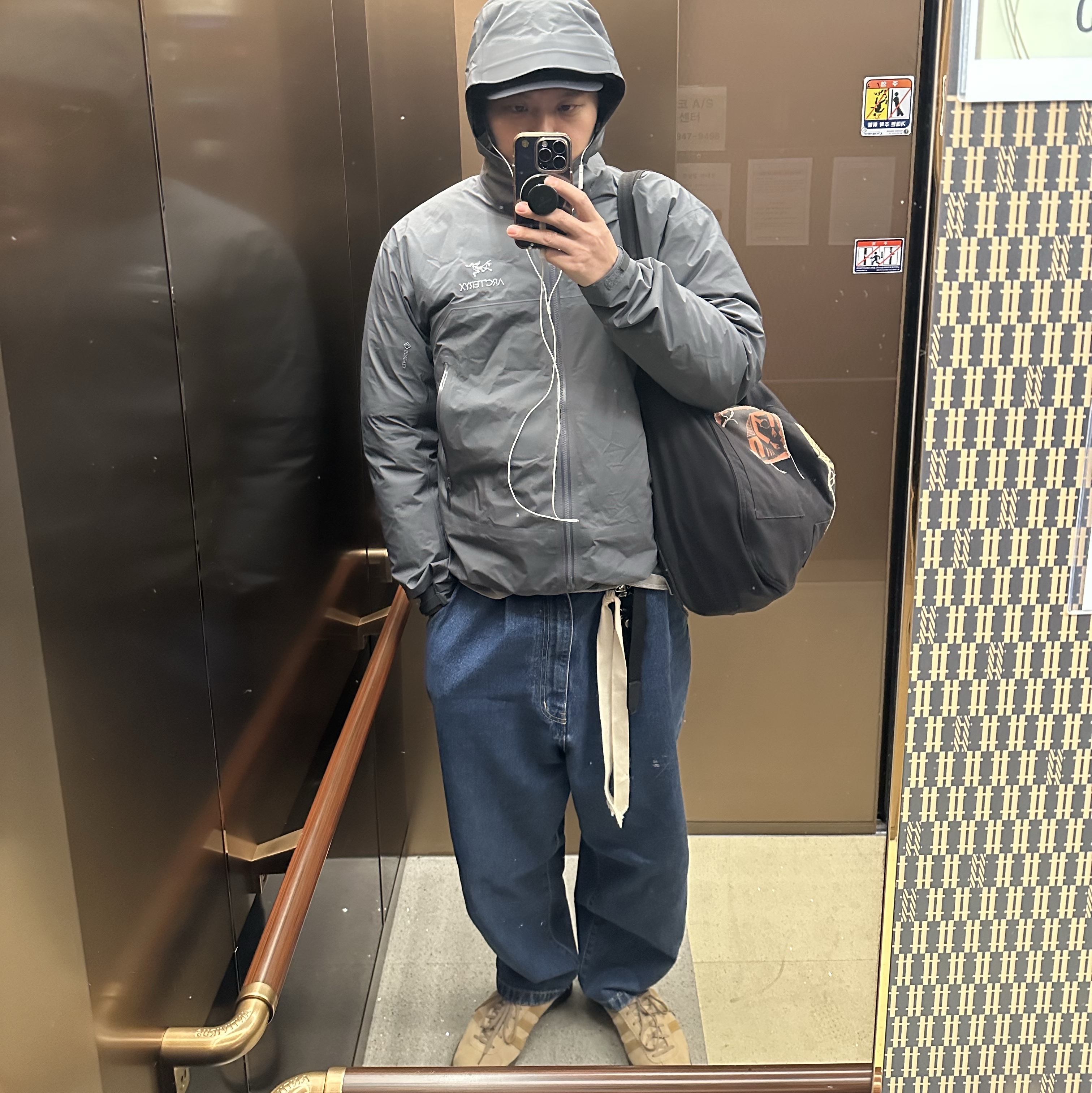 Adidas Tobacco Pantone Mesa, Arc'teryx Beta Jacket Cloud 착용 스타일